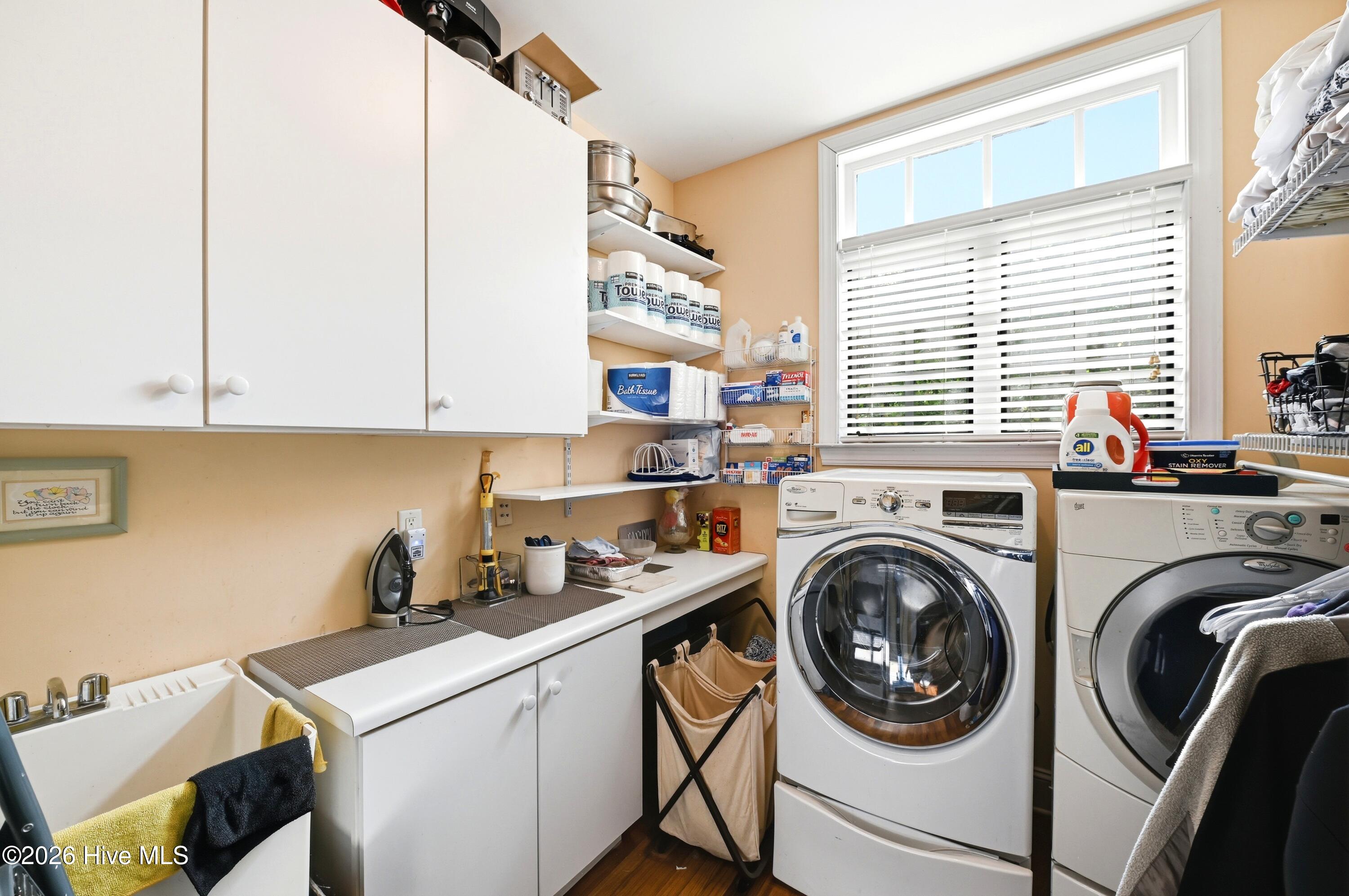 100567999 | Photo 51