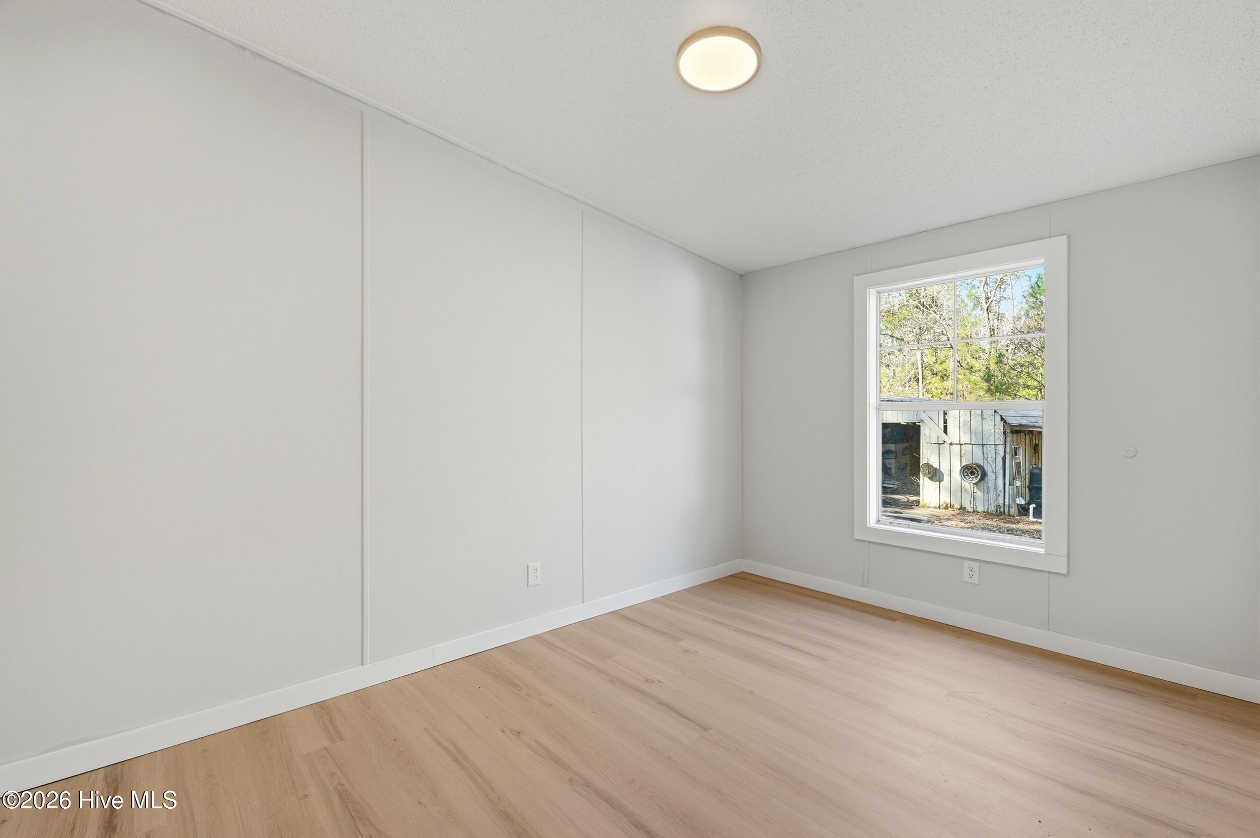 100556630 | Photo 24