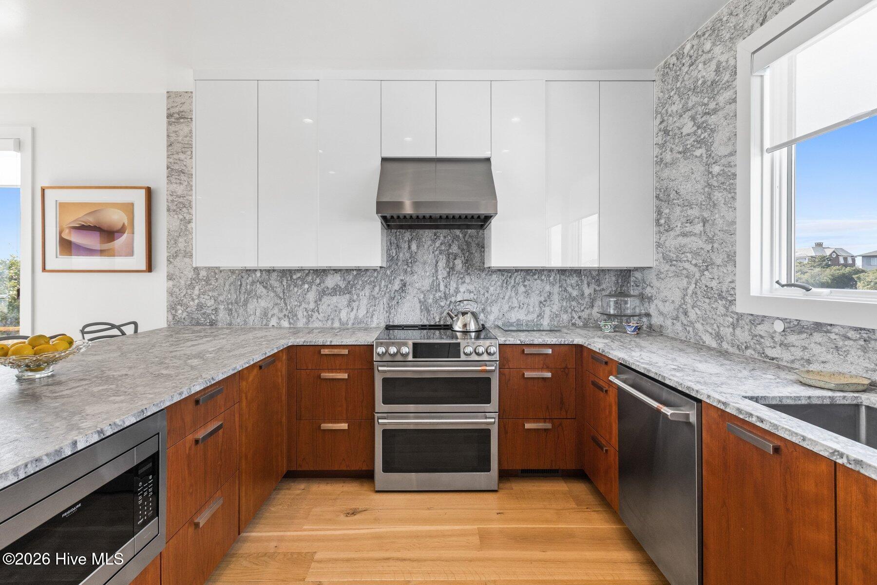 100560851 | Photo 17