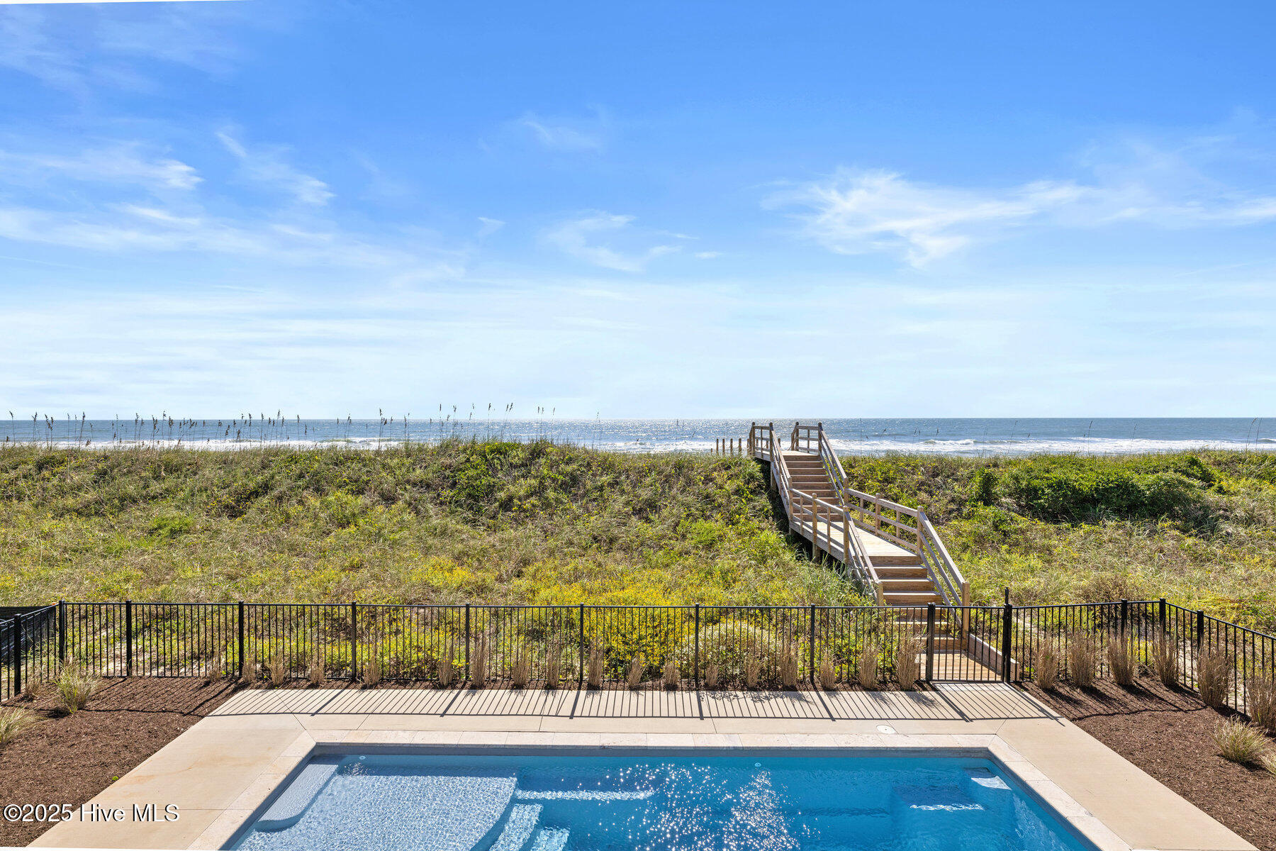 100535055 | Photo 45