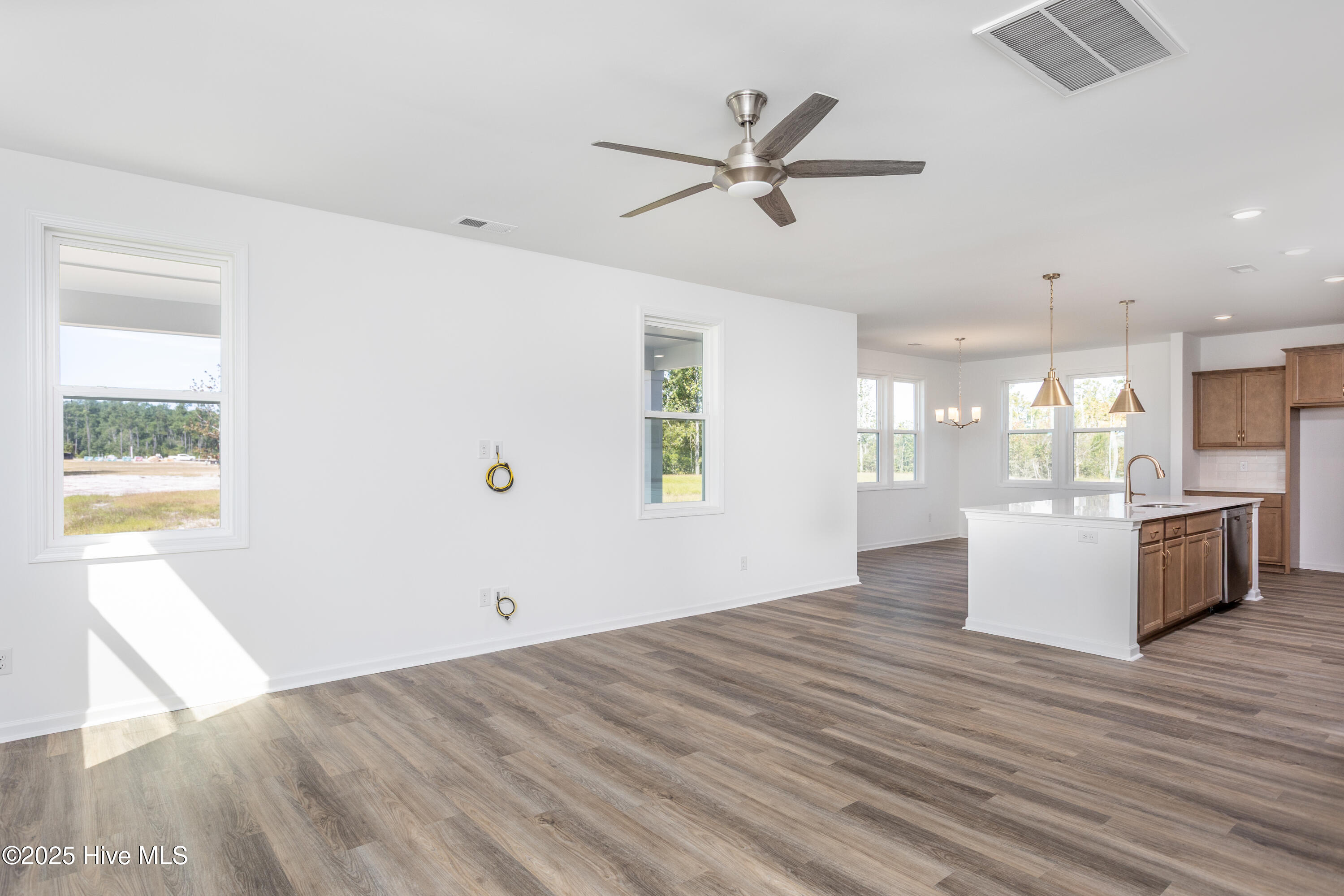 100504339 | Photo 12