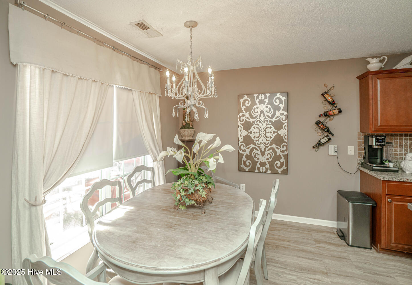 100542303 | Photo 10