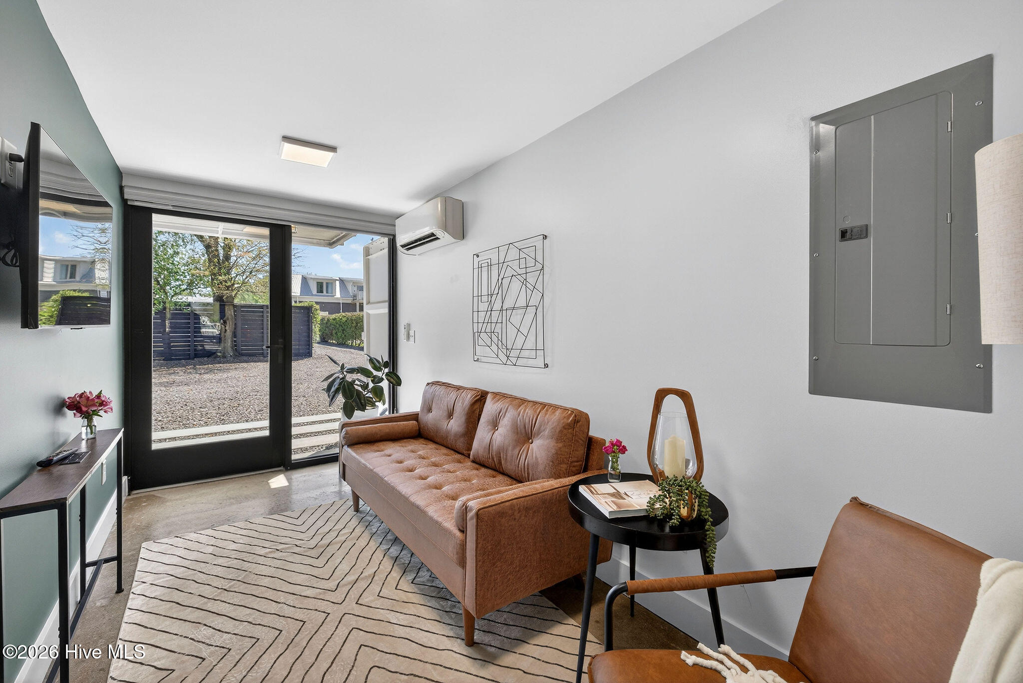 100563614 | Photo 12