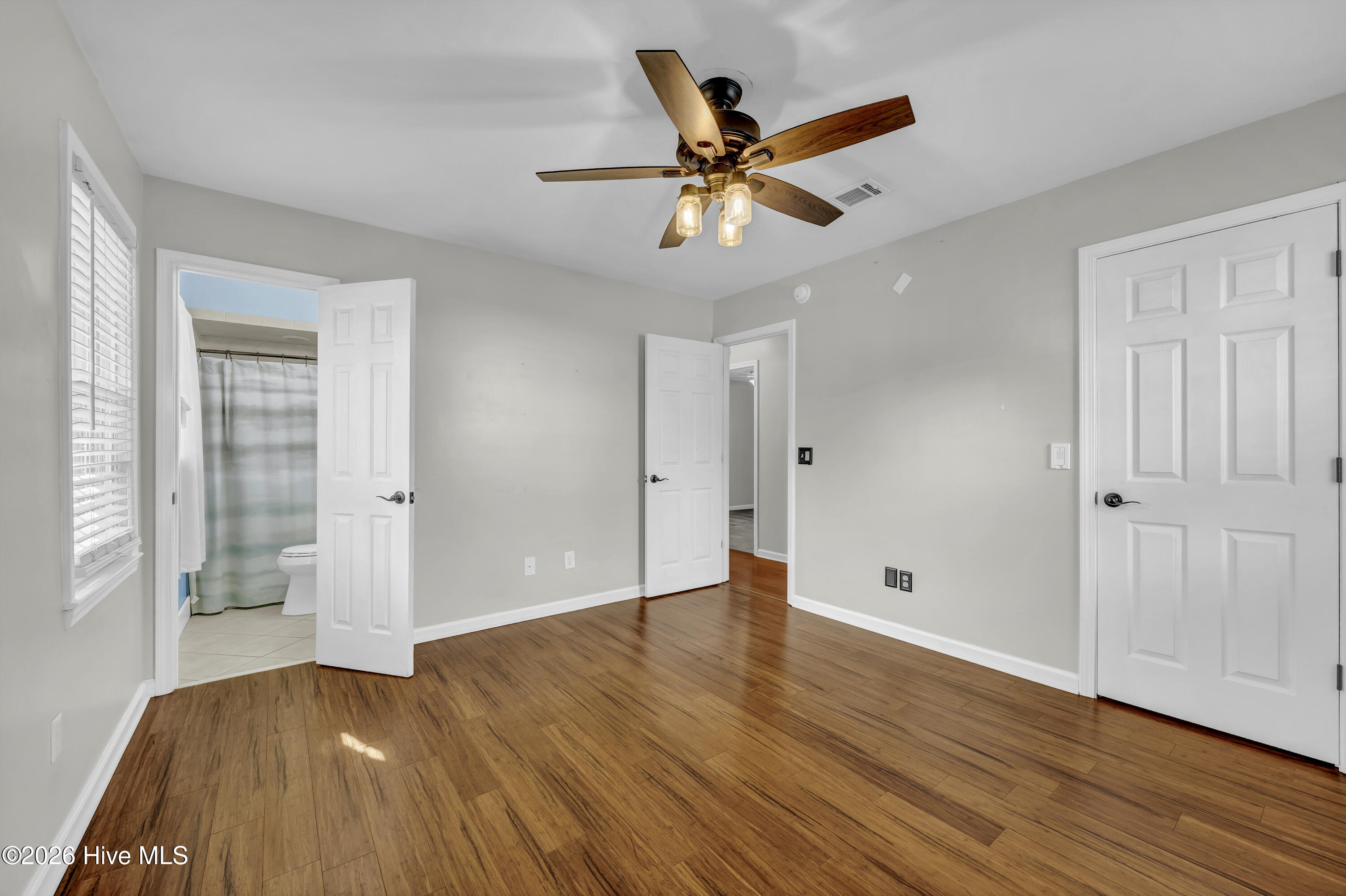 100549166 | Photo 14