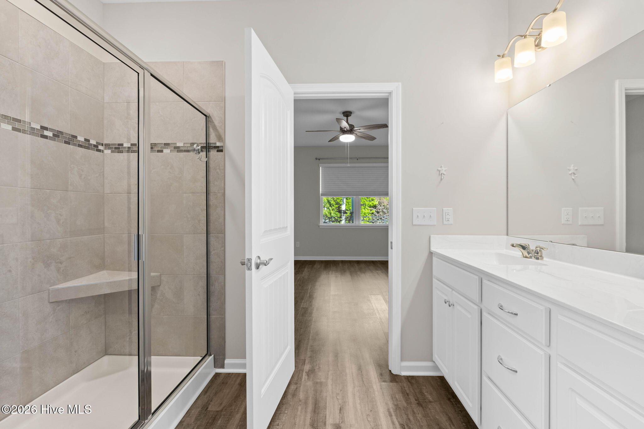587 Dellcastle-Primary Bath.