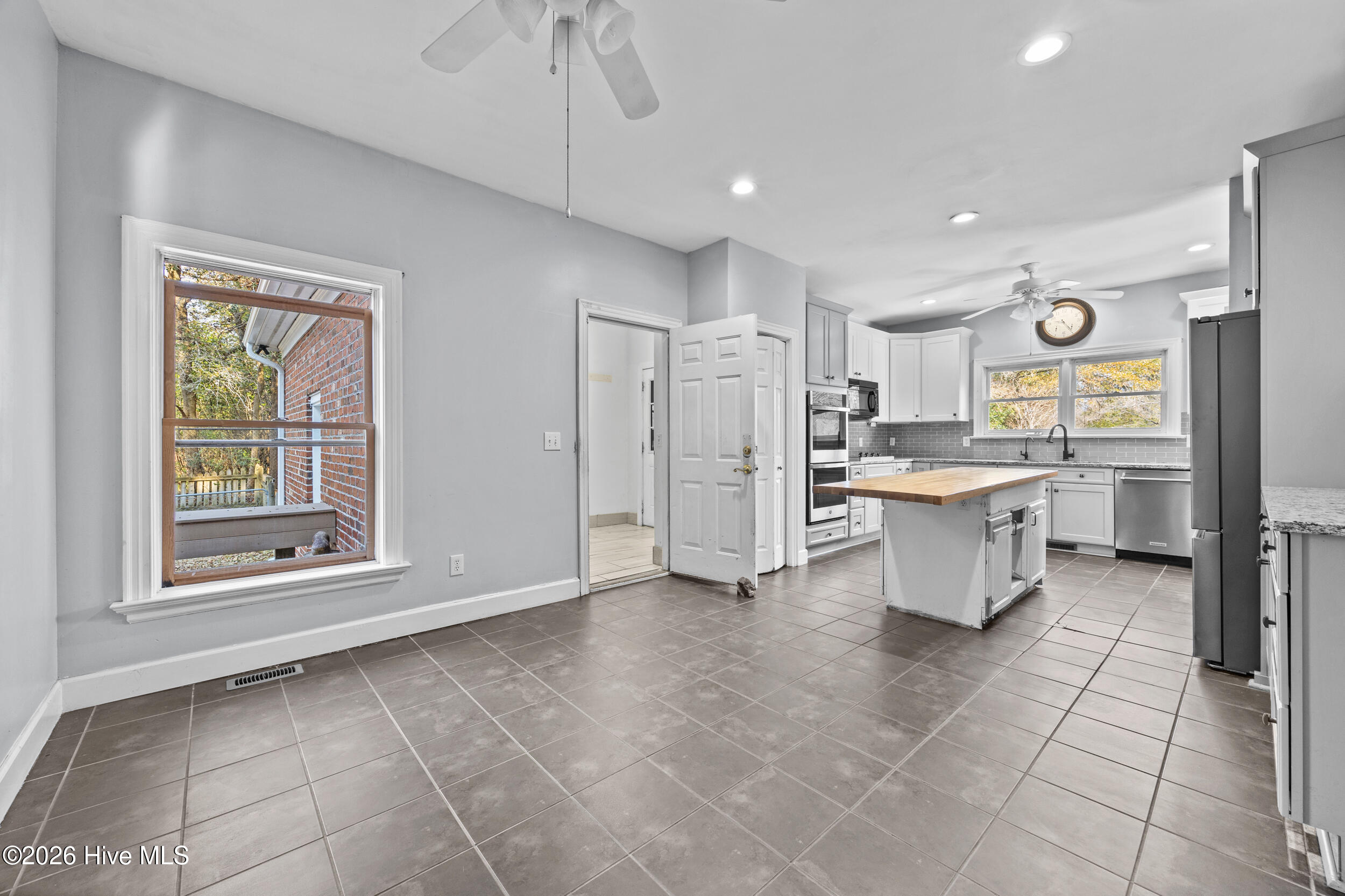 100554944 | Photo 19