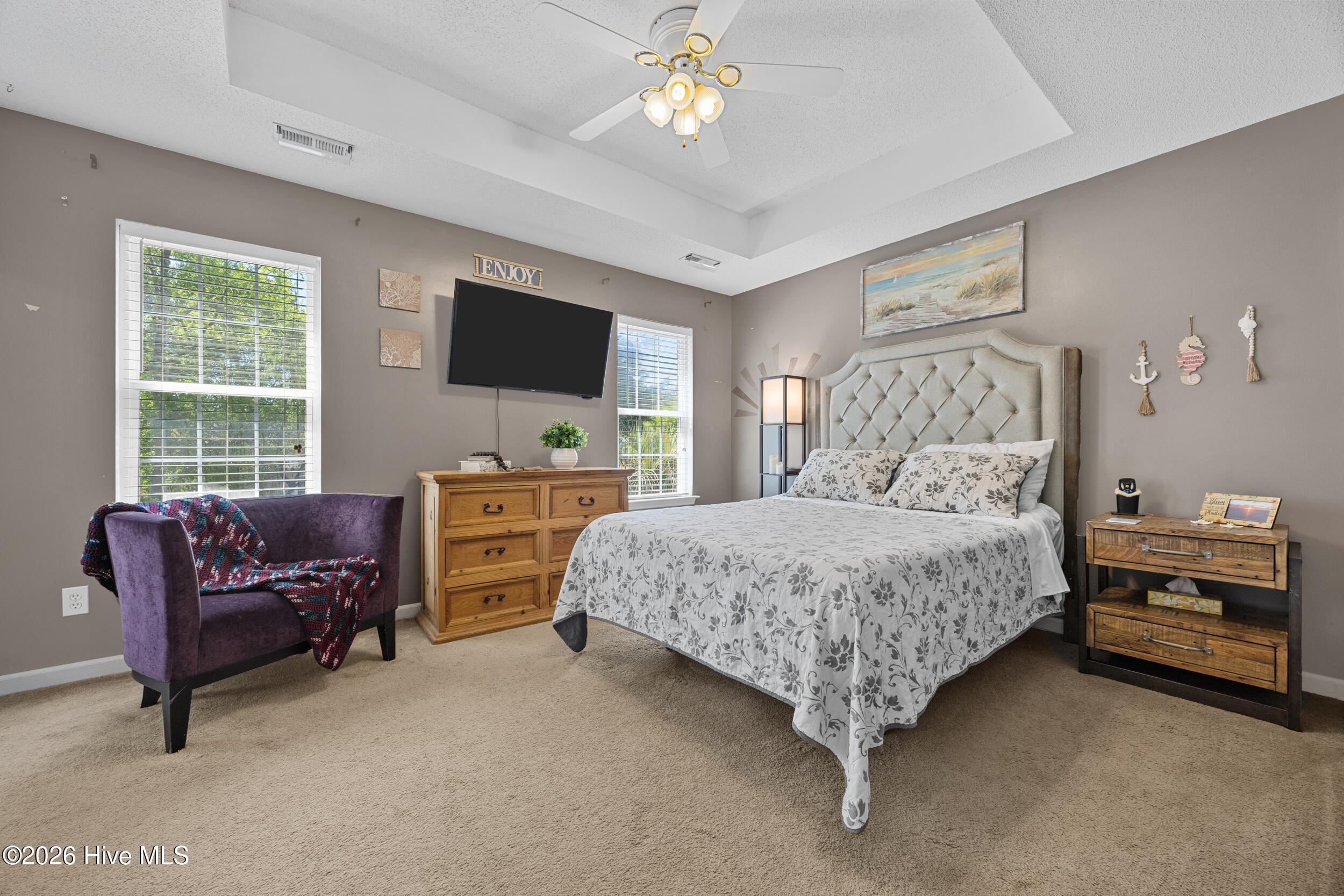 100569282 | Photo 19