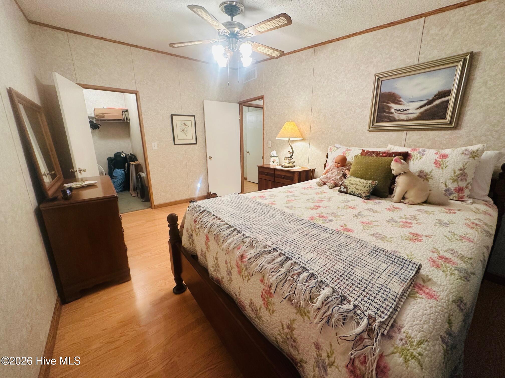 100548768 | Photo 24