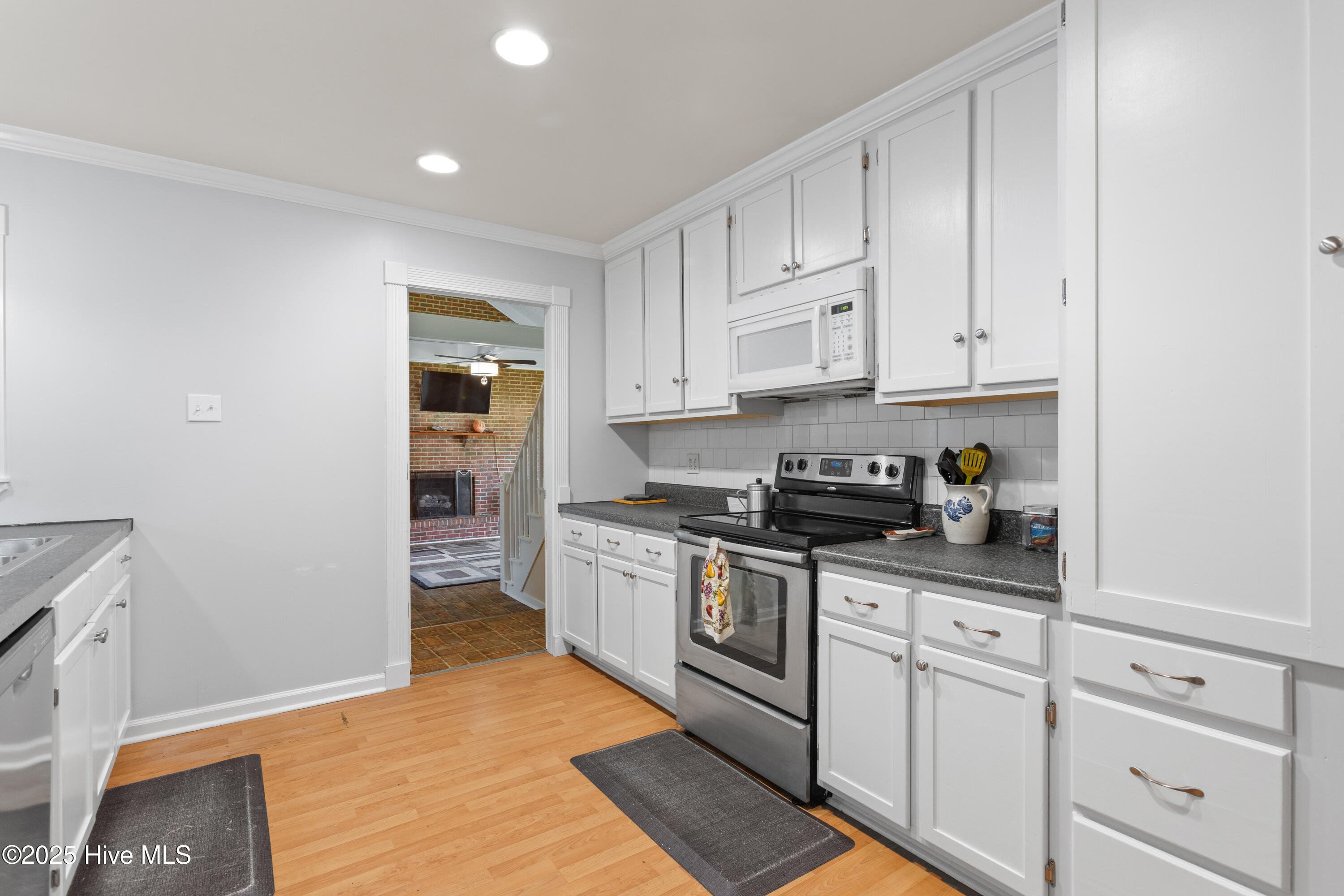 105 University Drive, Jacksonville, NC 28546 – photo 13: KItchen