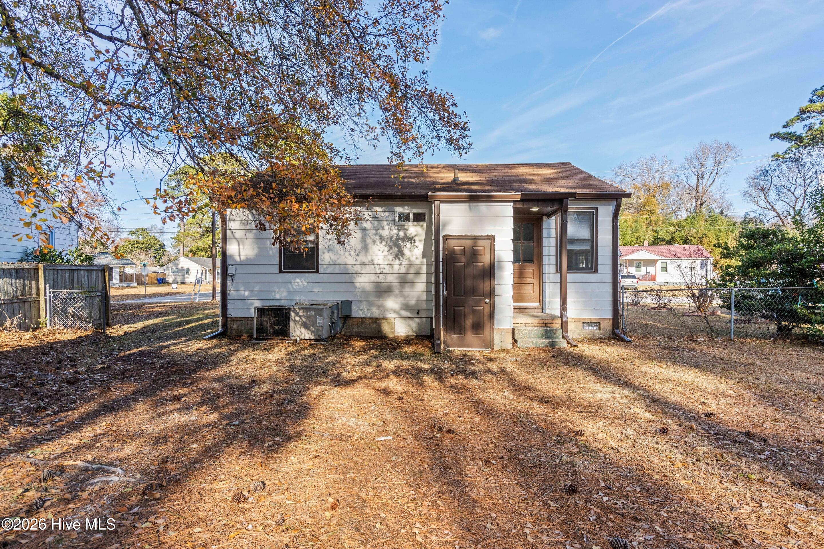 100547310 | Photo 23