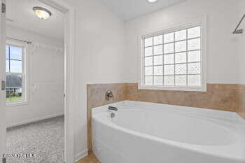 100548839 | Photo 27