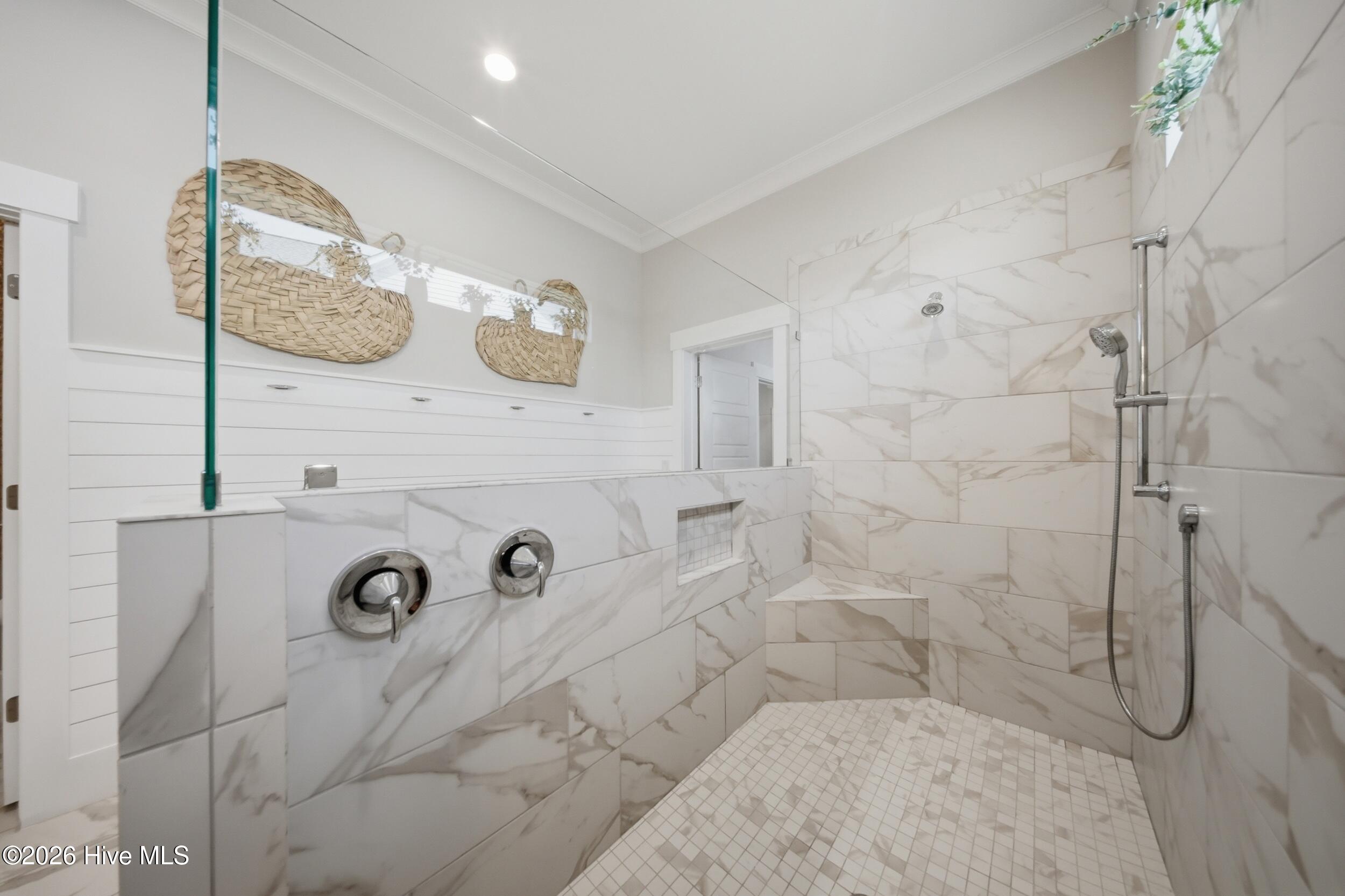 100567484 | Photo 31