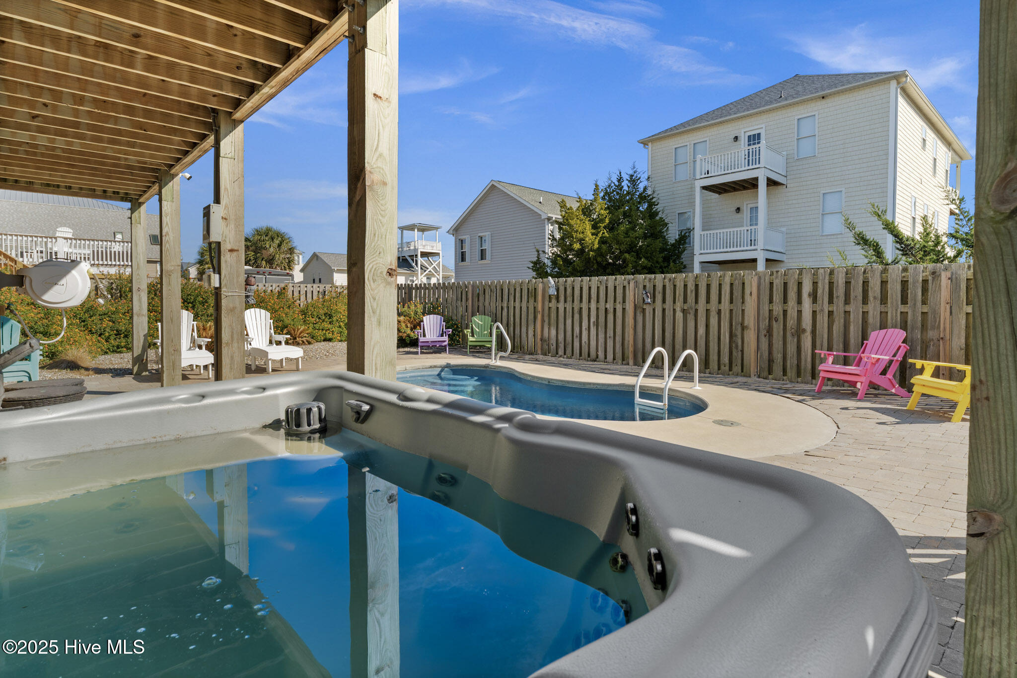 100541002 | Photo 25