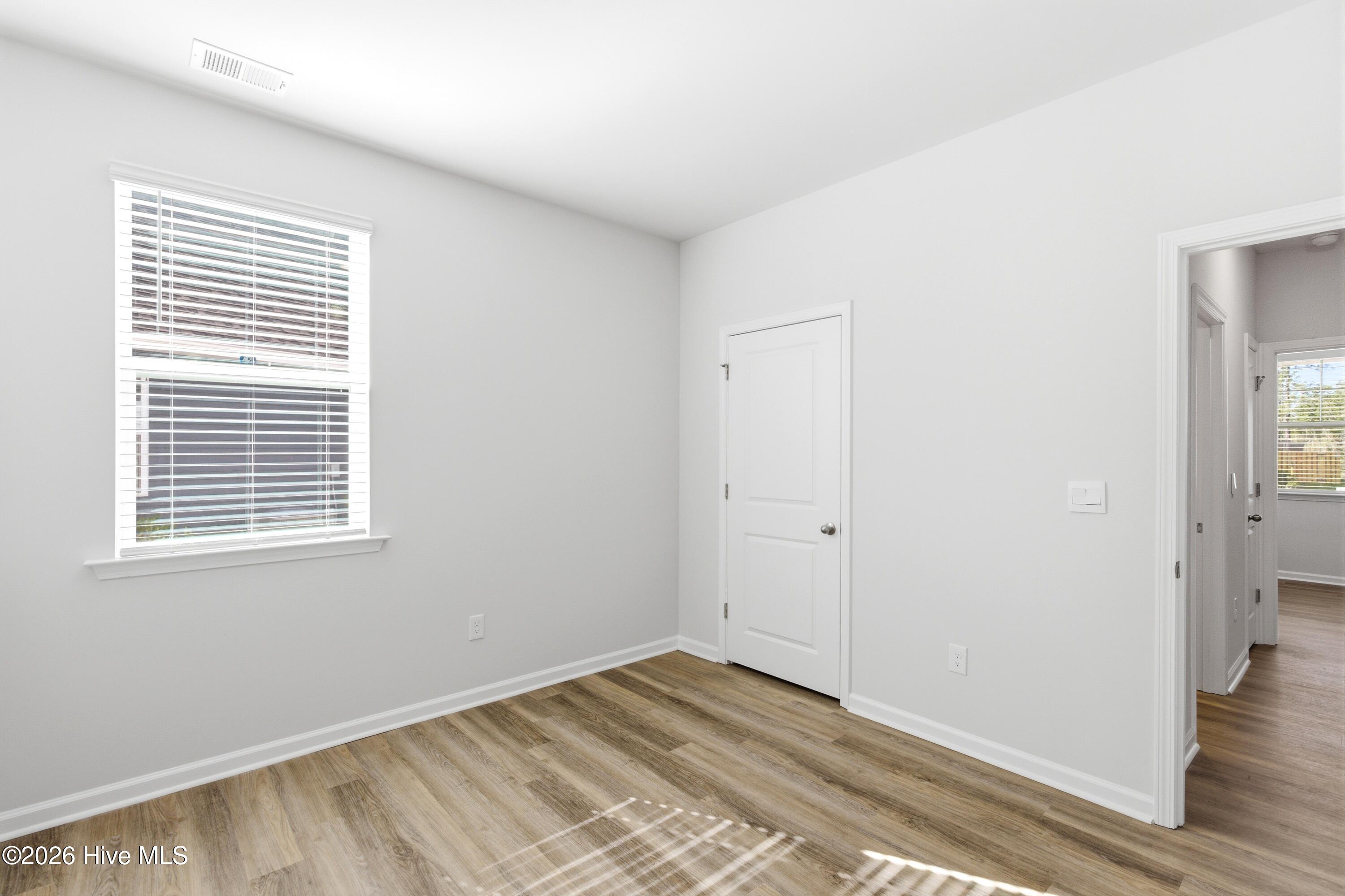 100563047 | Photo 45