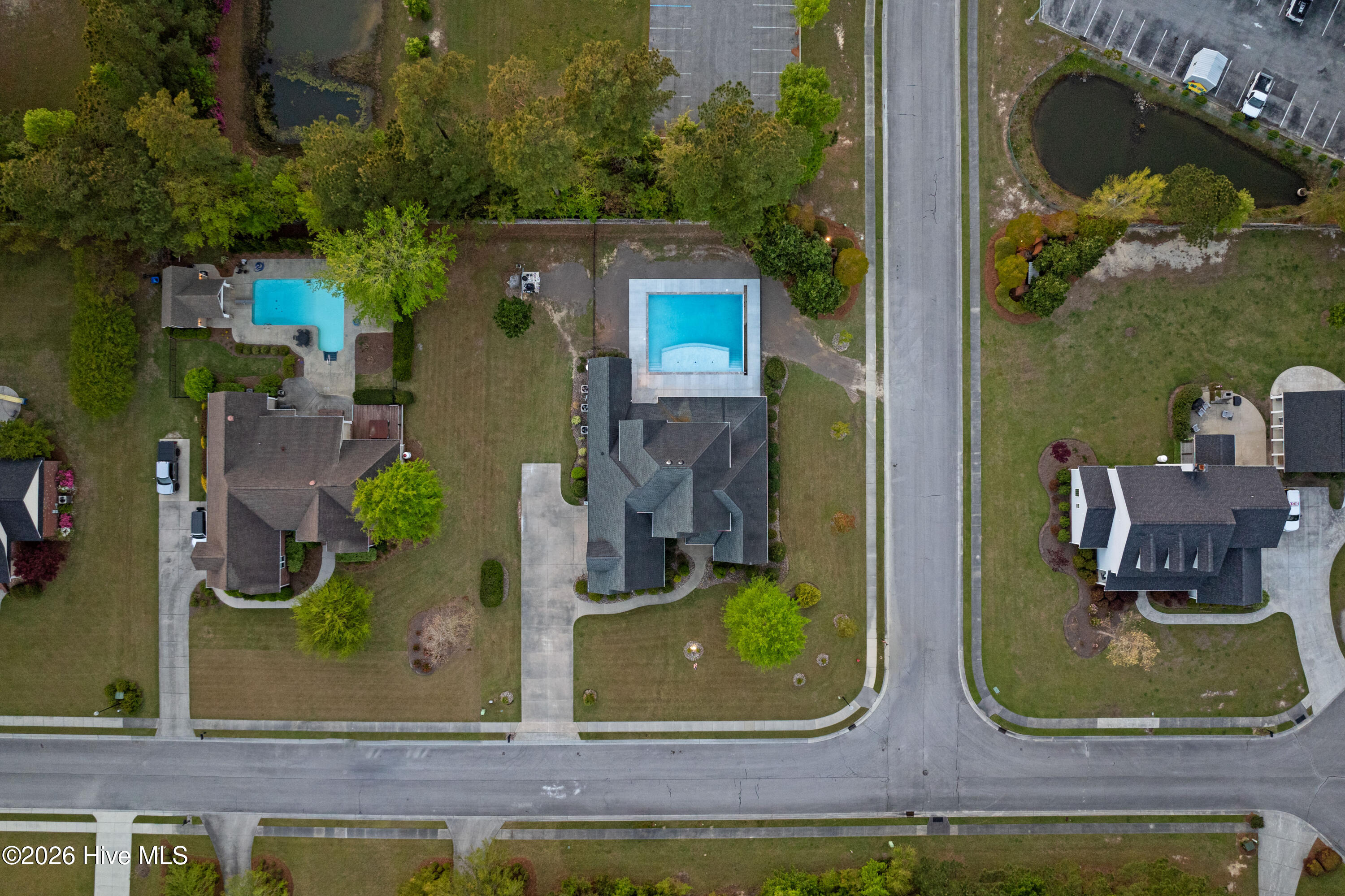 100565289 | Photo 76