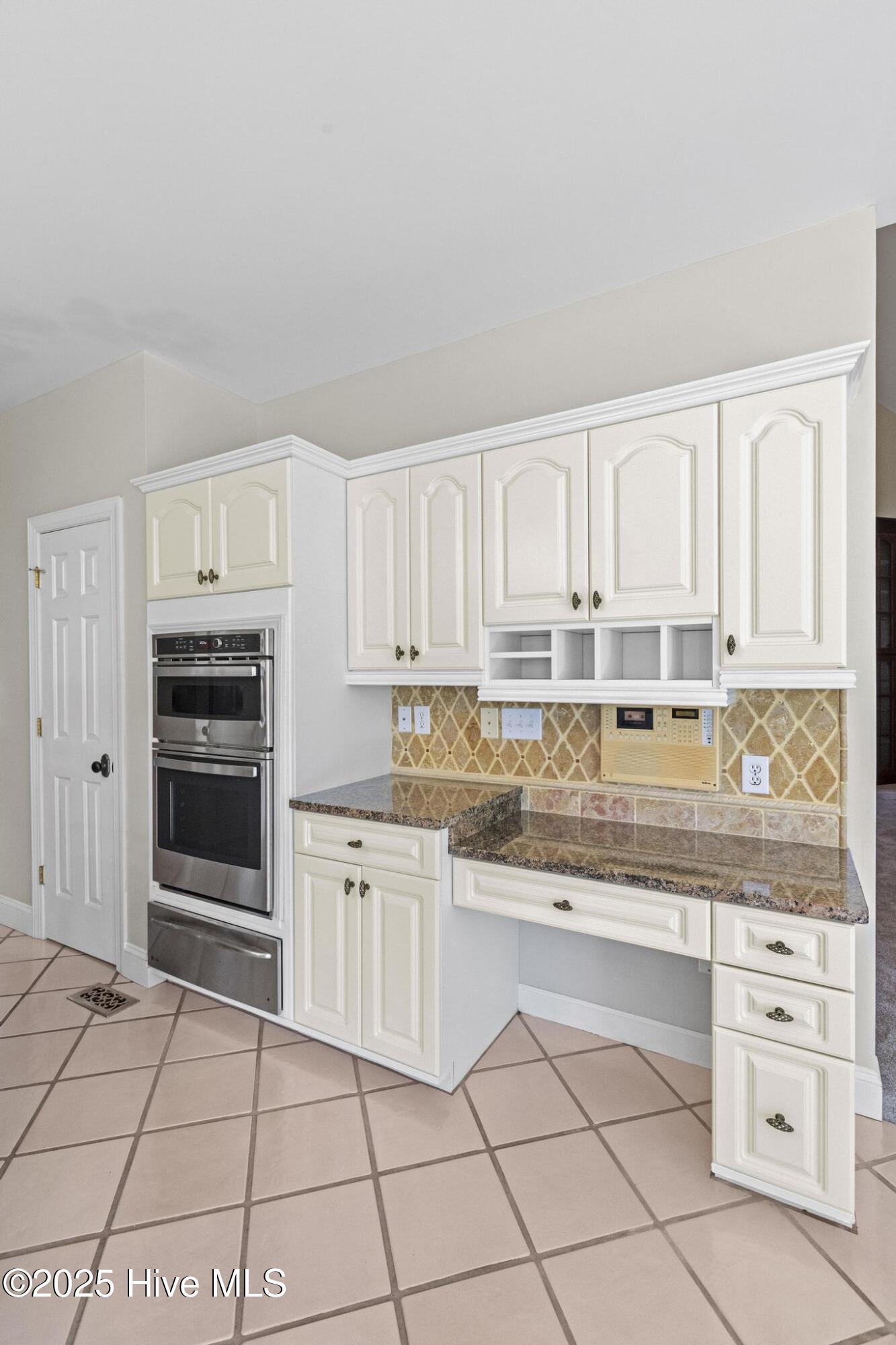 100508292 | Photo 24