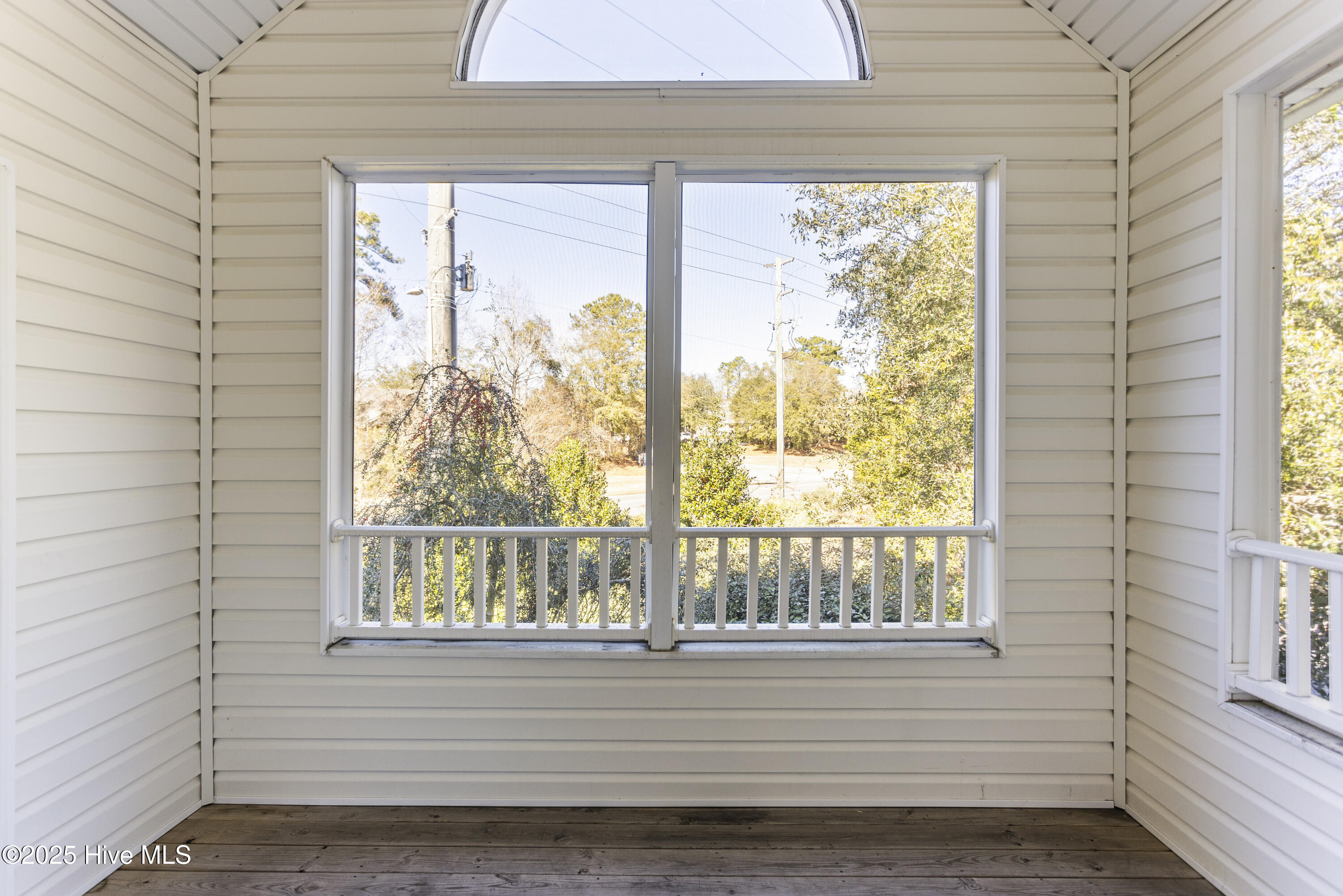 100486199 | Photo 12