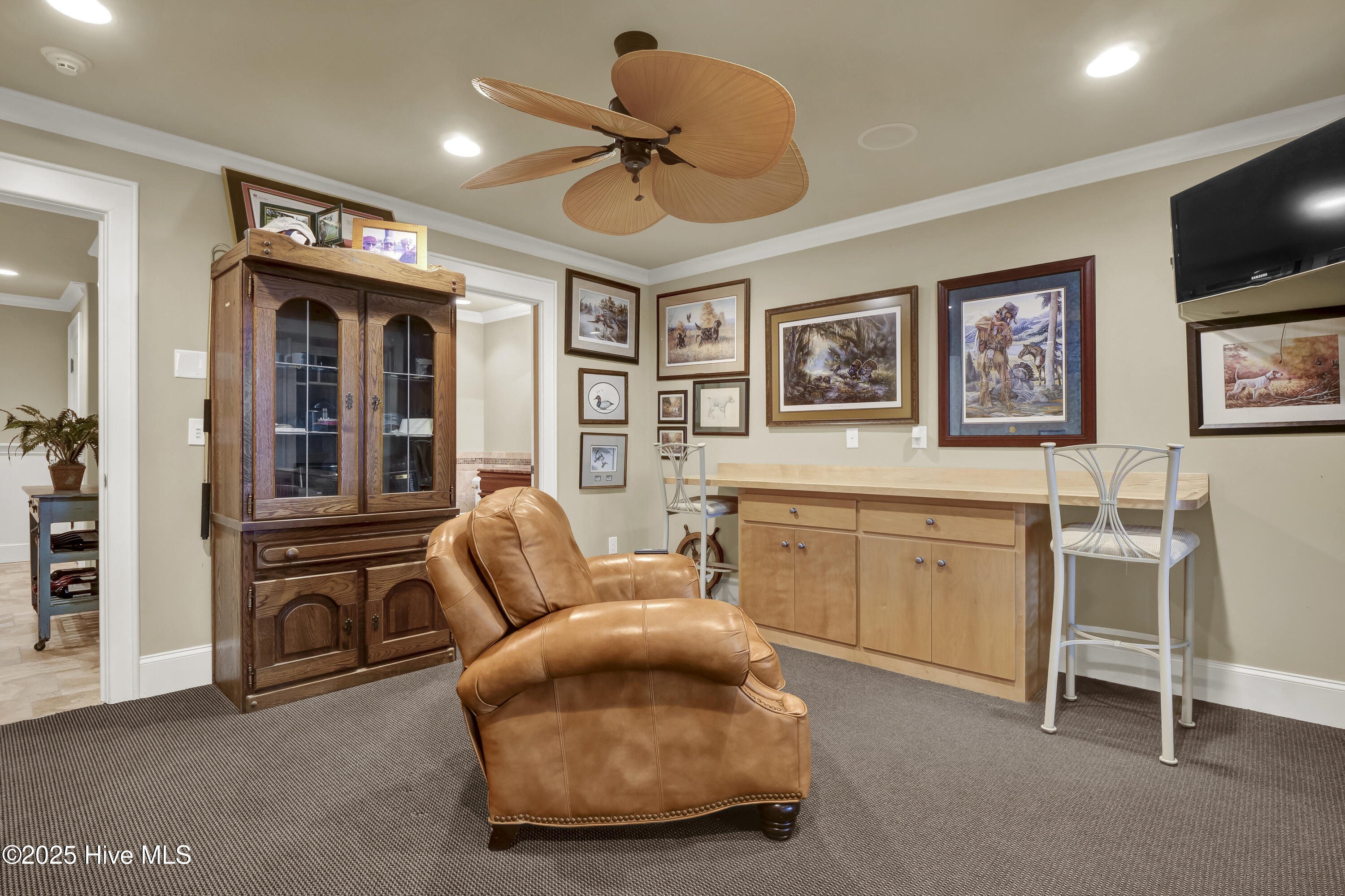 100504113 | Photo 52