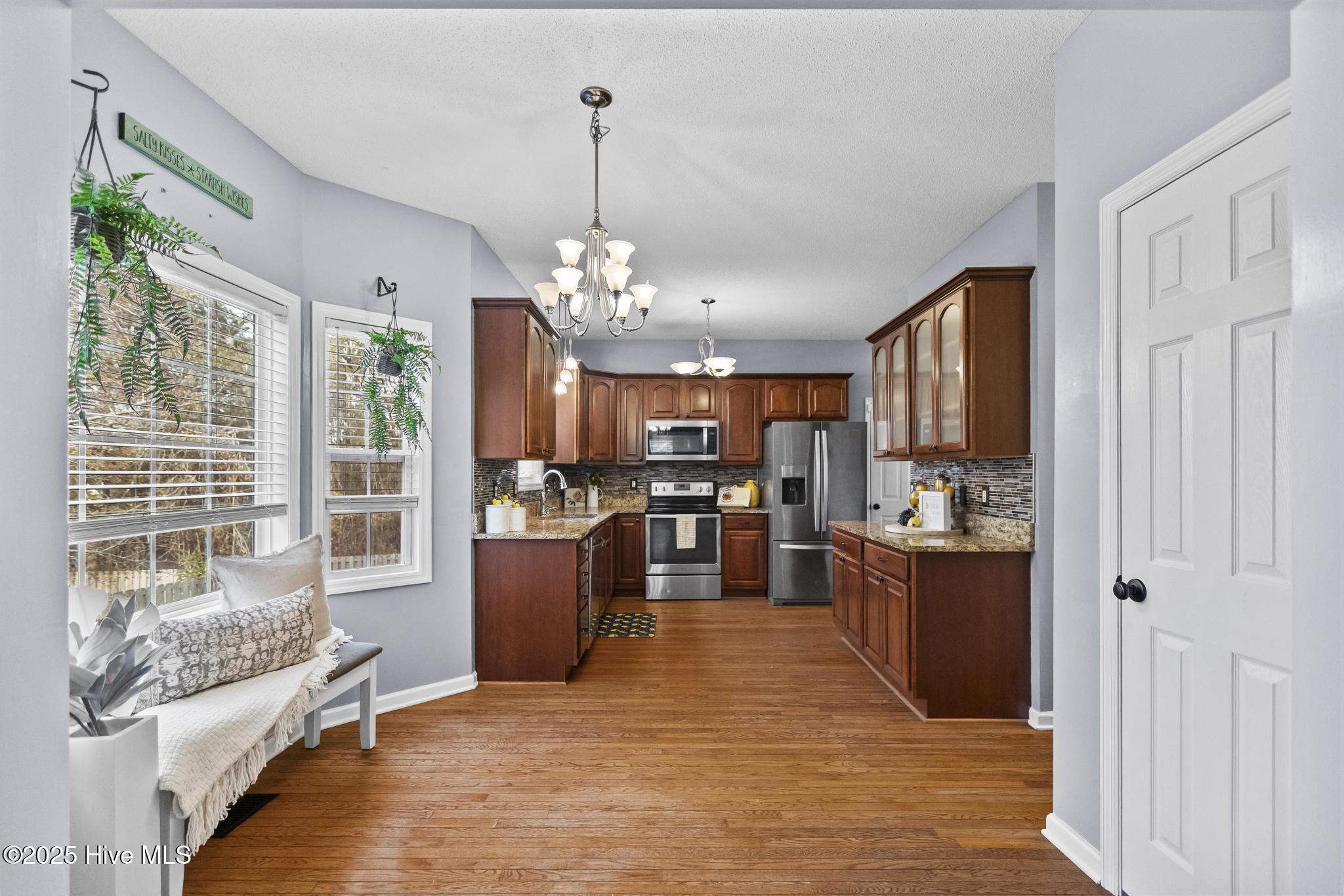 100546183 | Photo 20