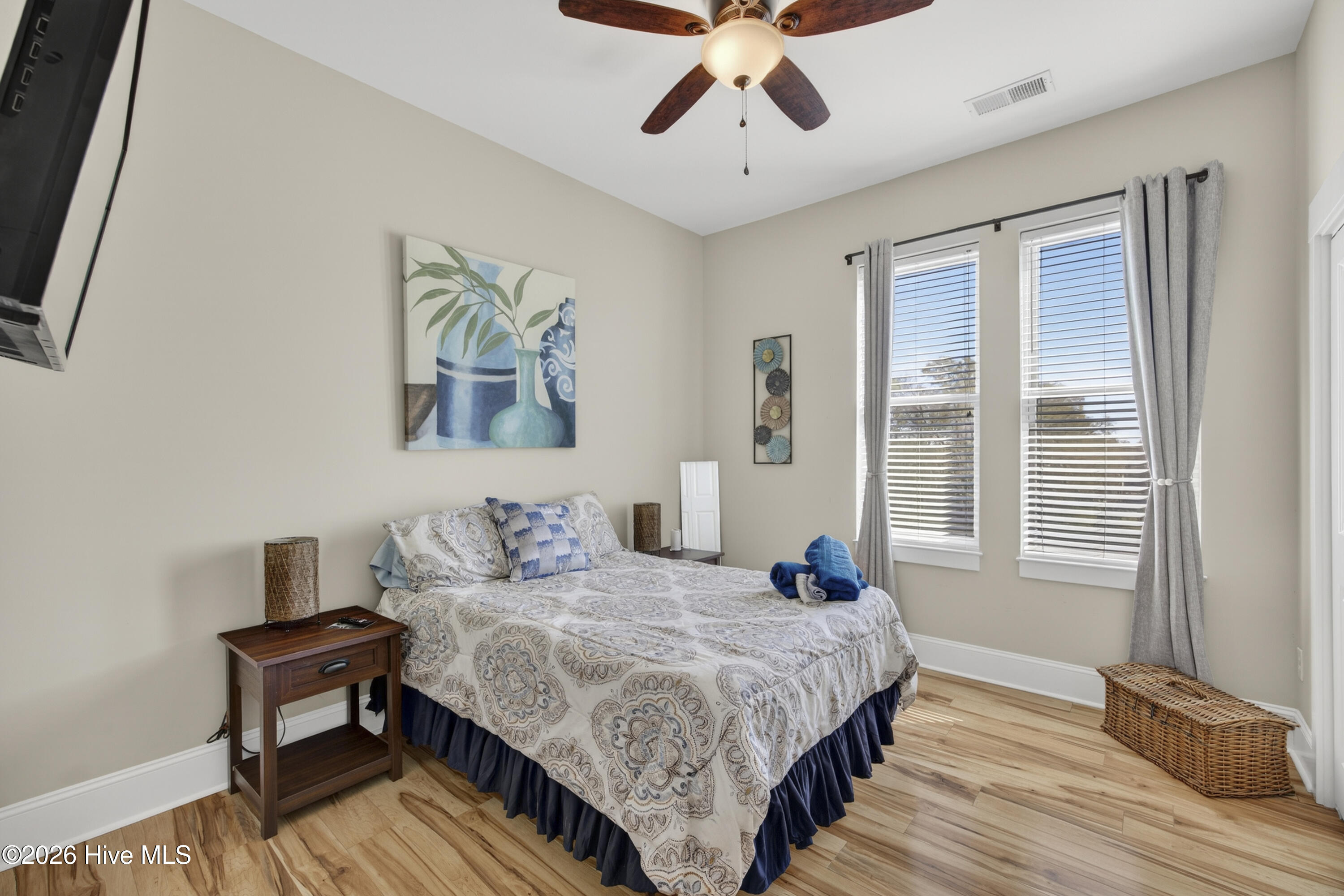 100562157 | Photo 28