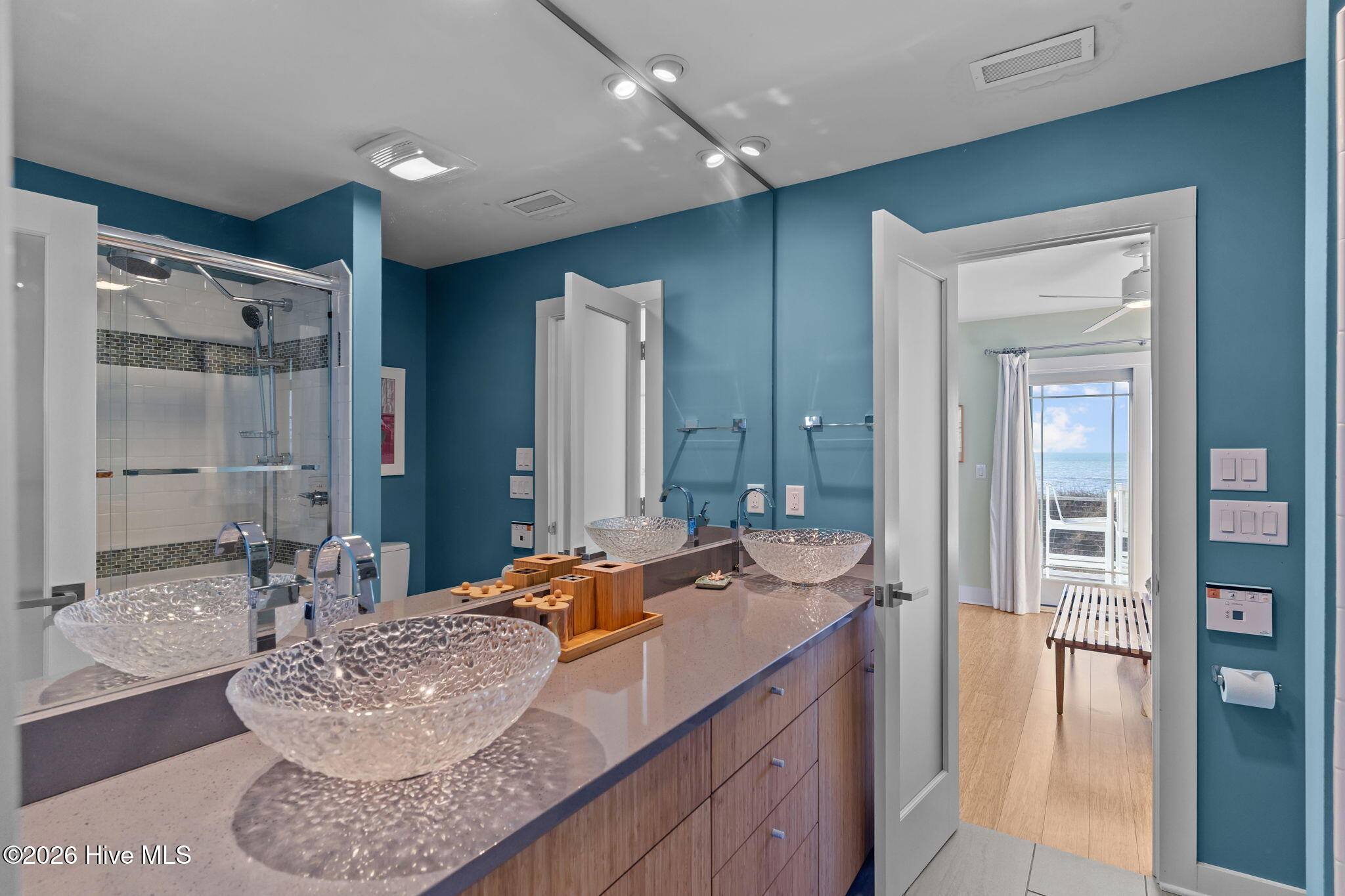 100552258 | Photo 26