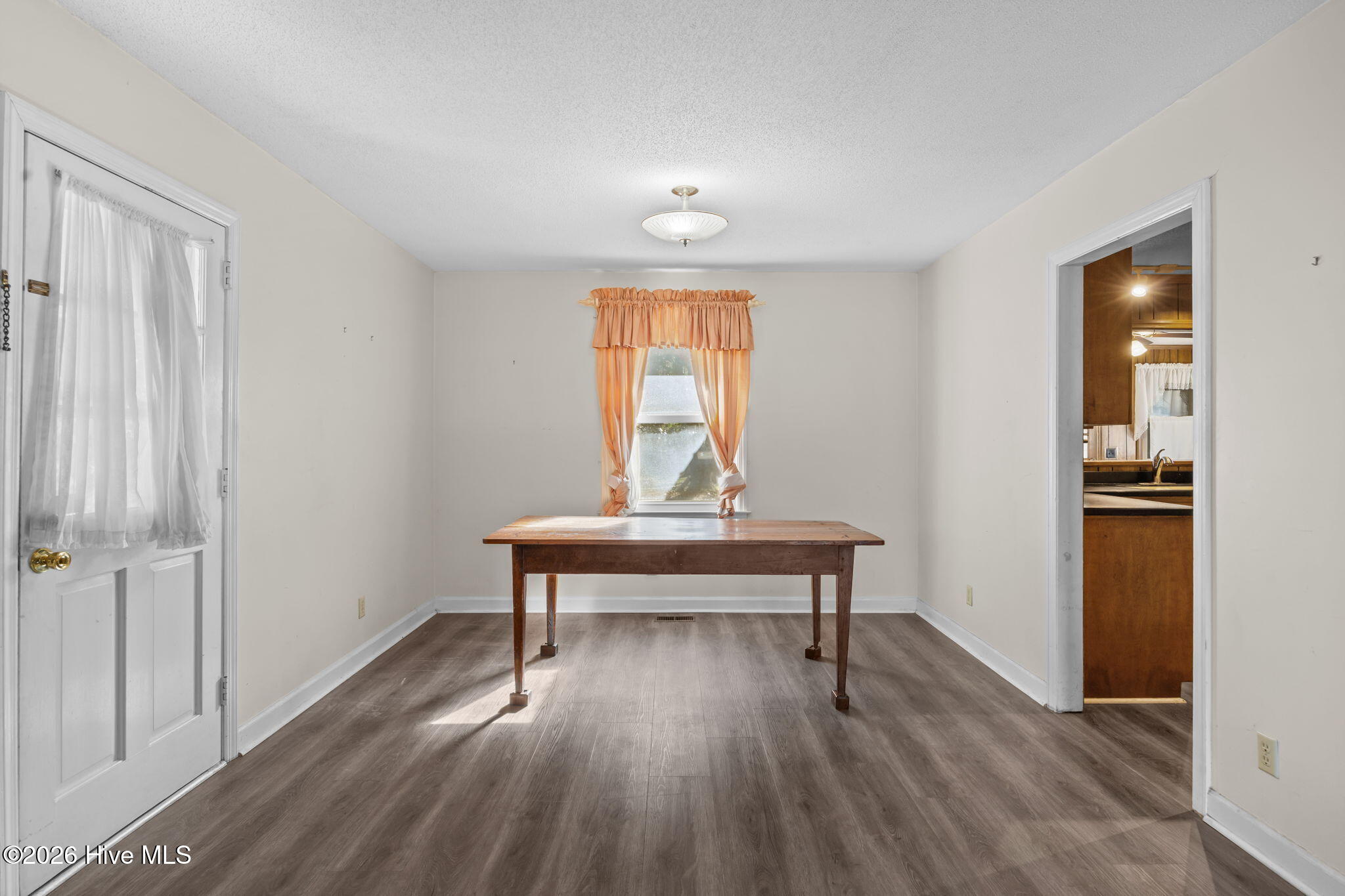 100559935 | Photo 17