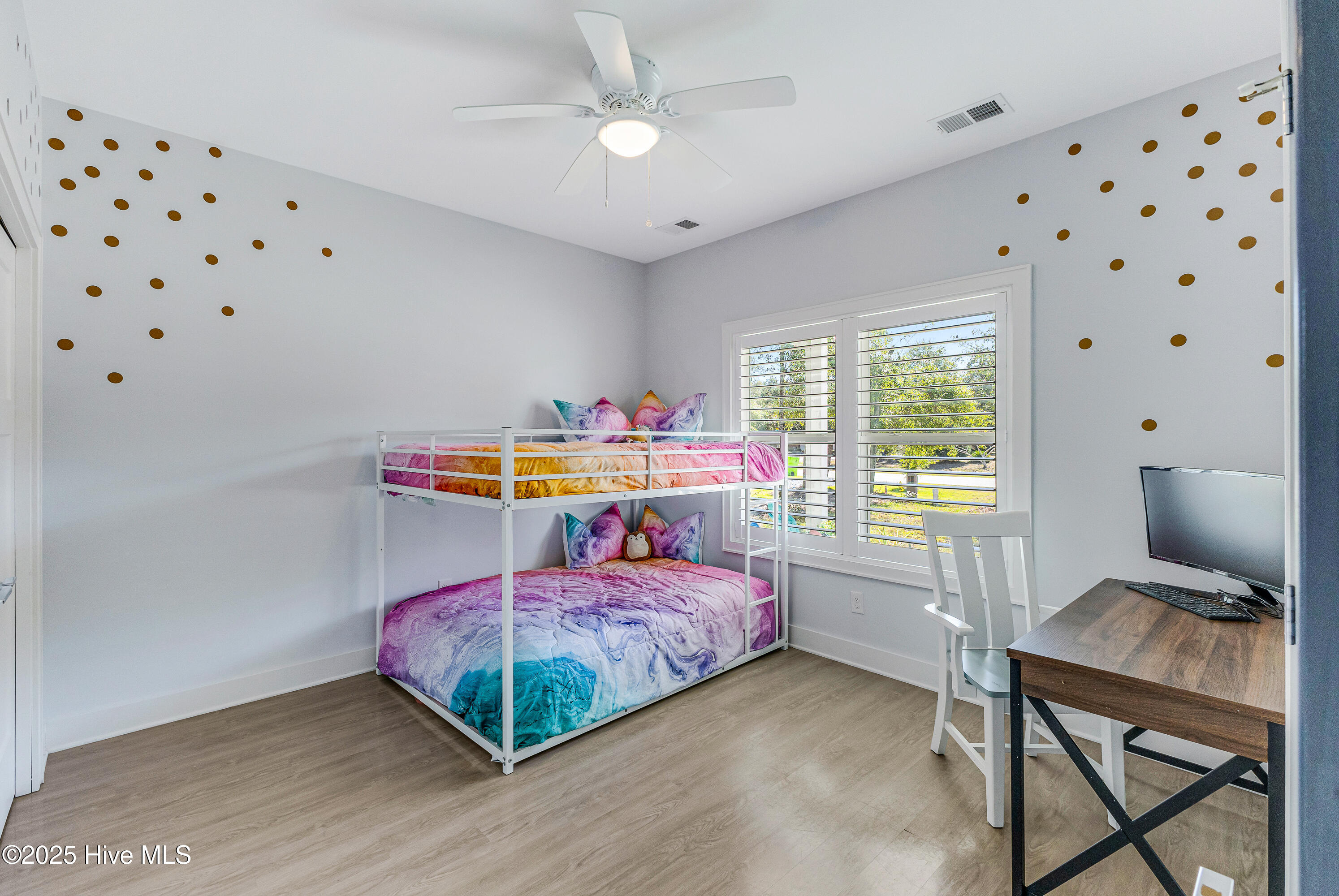 100523610 | Photo 24