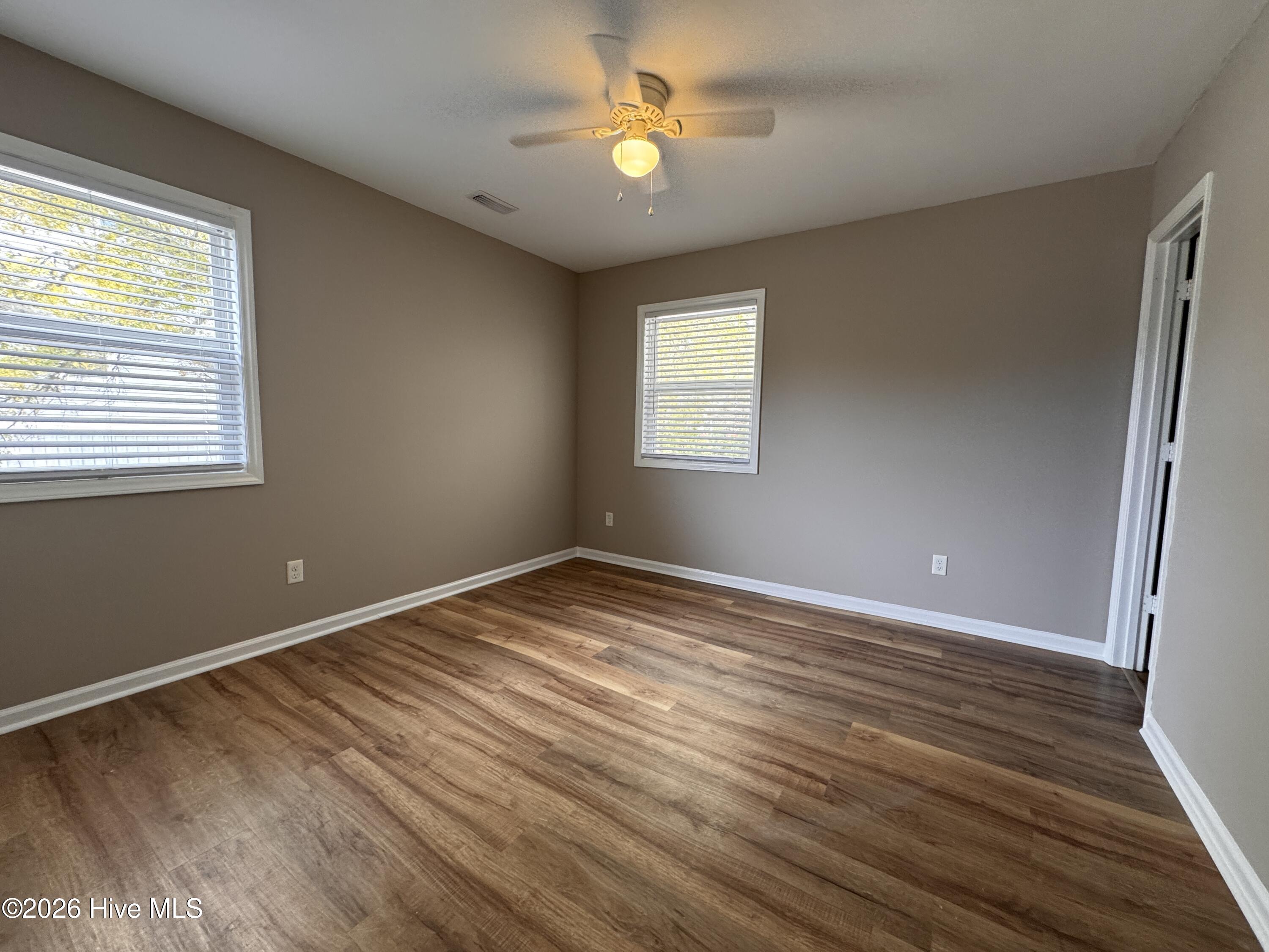 100565974 | Photo 11