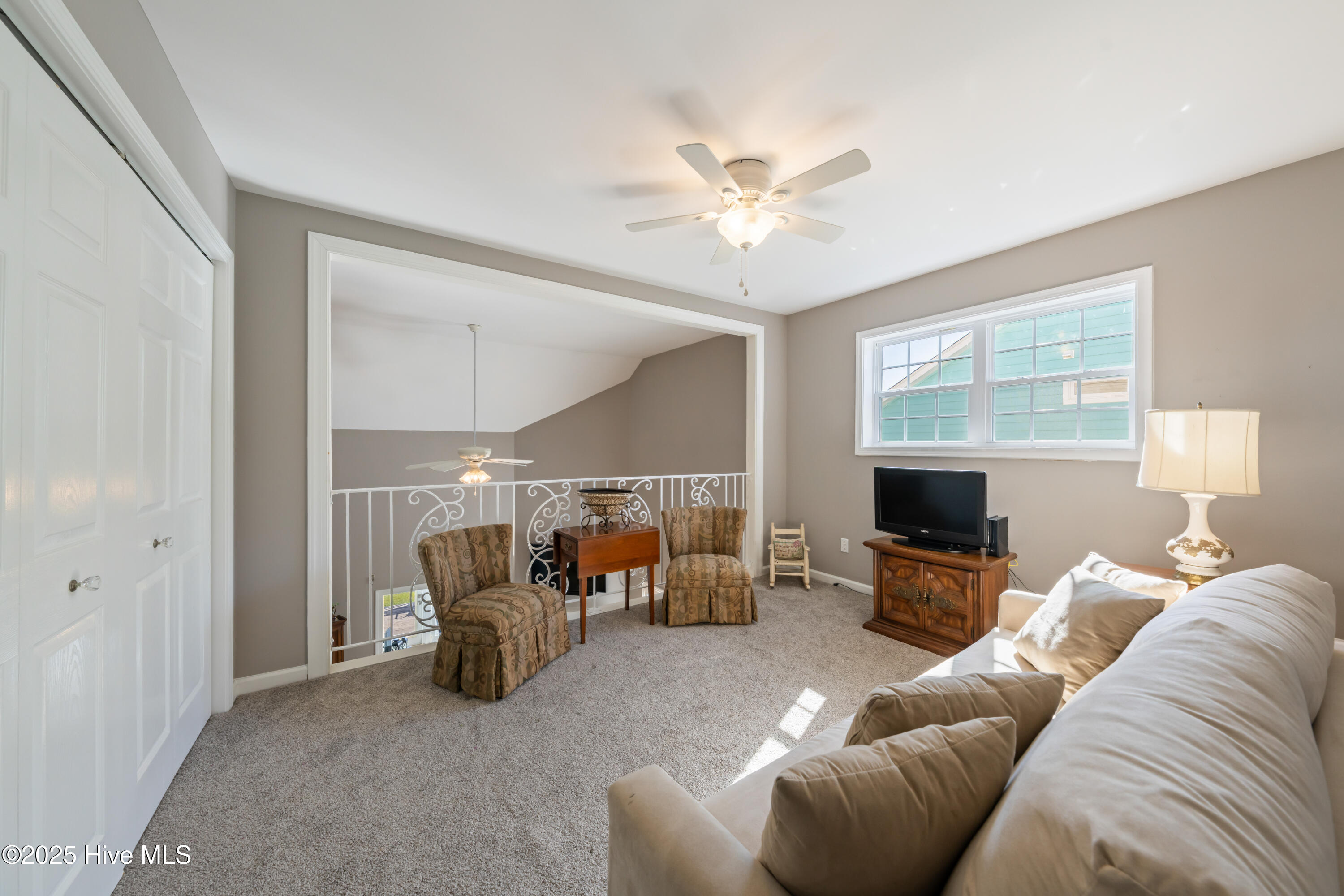 100543099 | Photo 44