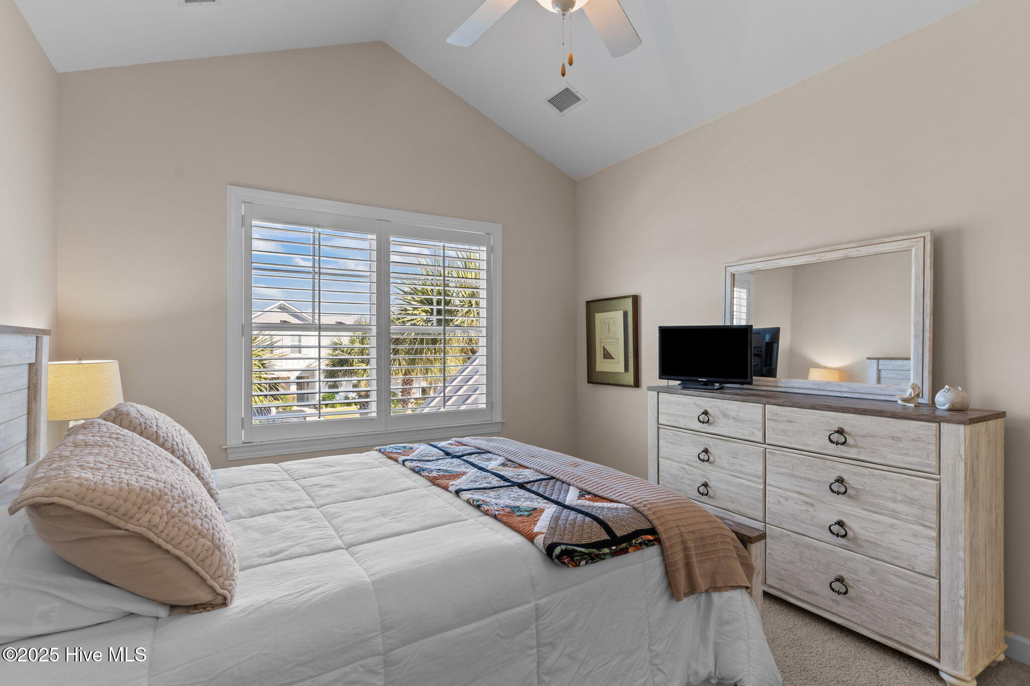 100540381 | Photo 25