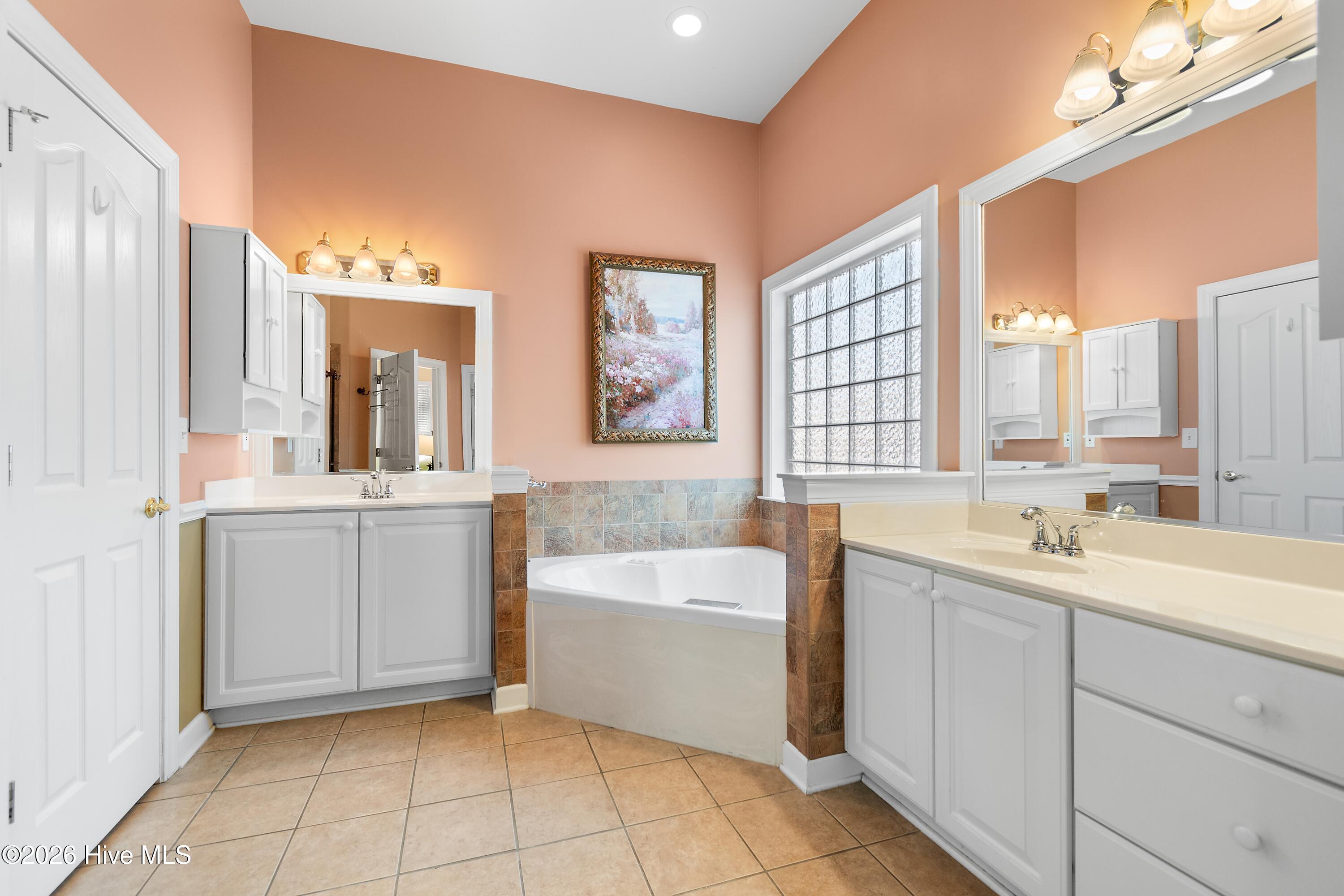 100549811 | Photo 28