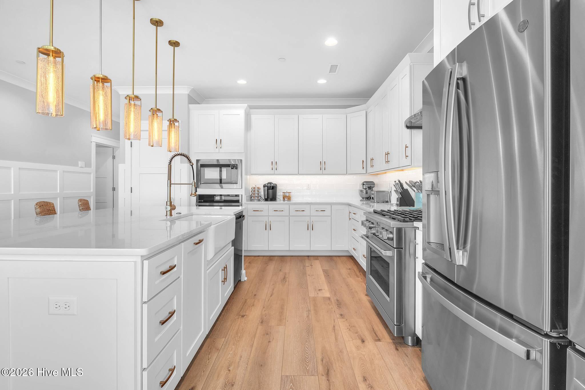 100558345 | Photo 24