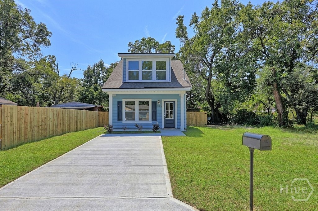 Photo 3 of Single family home for sale at 1525 New Castle St, Savannah, GA 31415 | MLS# SA360617 | Listing updated on 2026-09-22