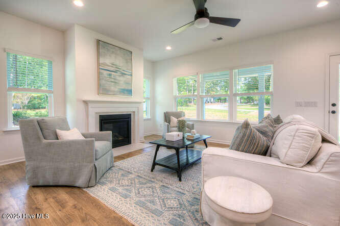 100527327 | Photo 15