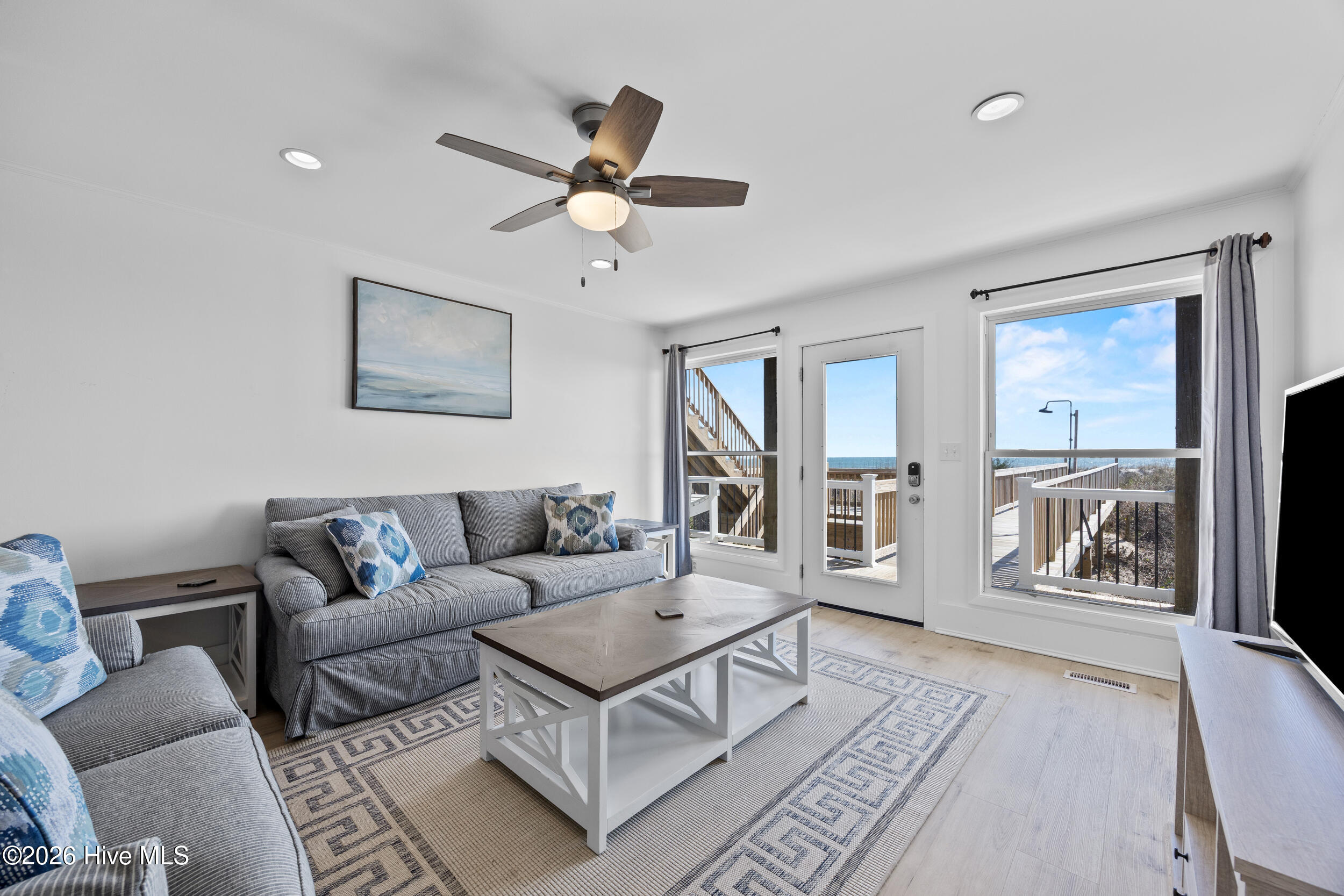 100561648 | Photo 43