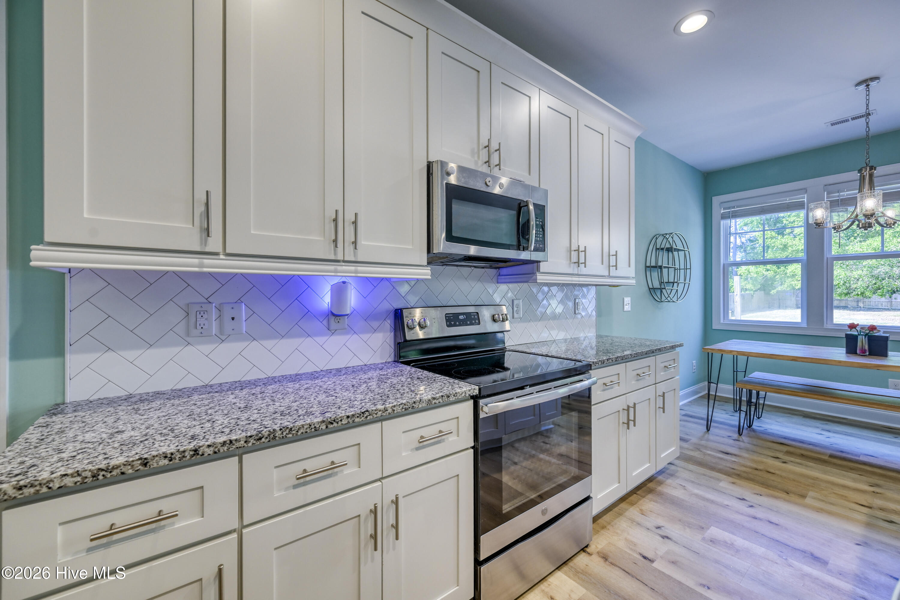 100569284 | Photo 16