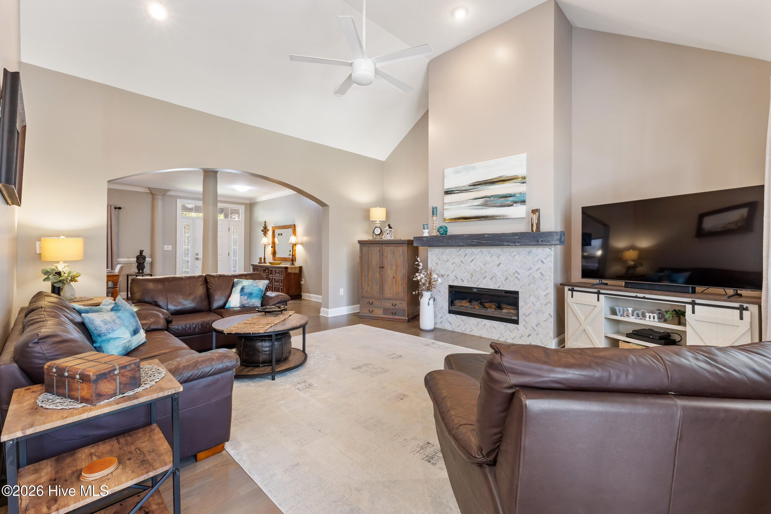 100569489 | Photo 16