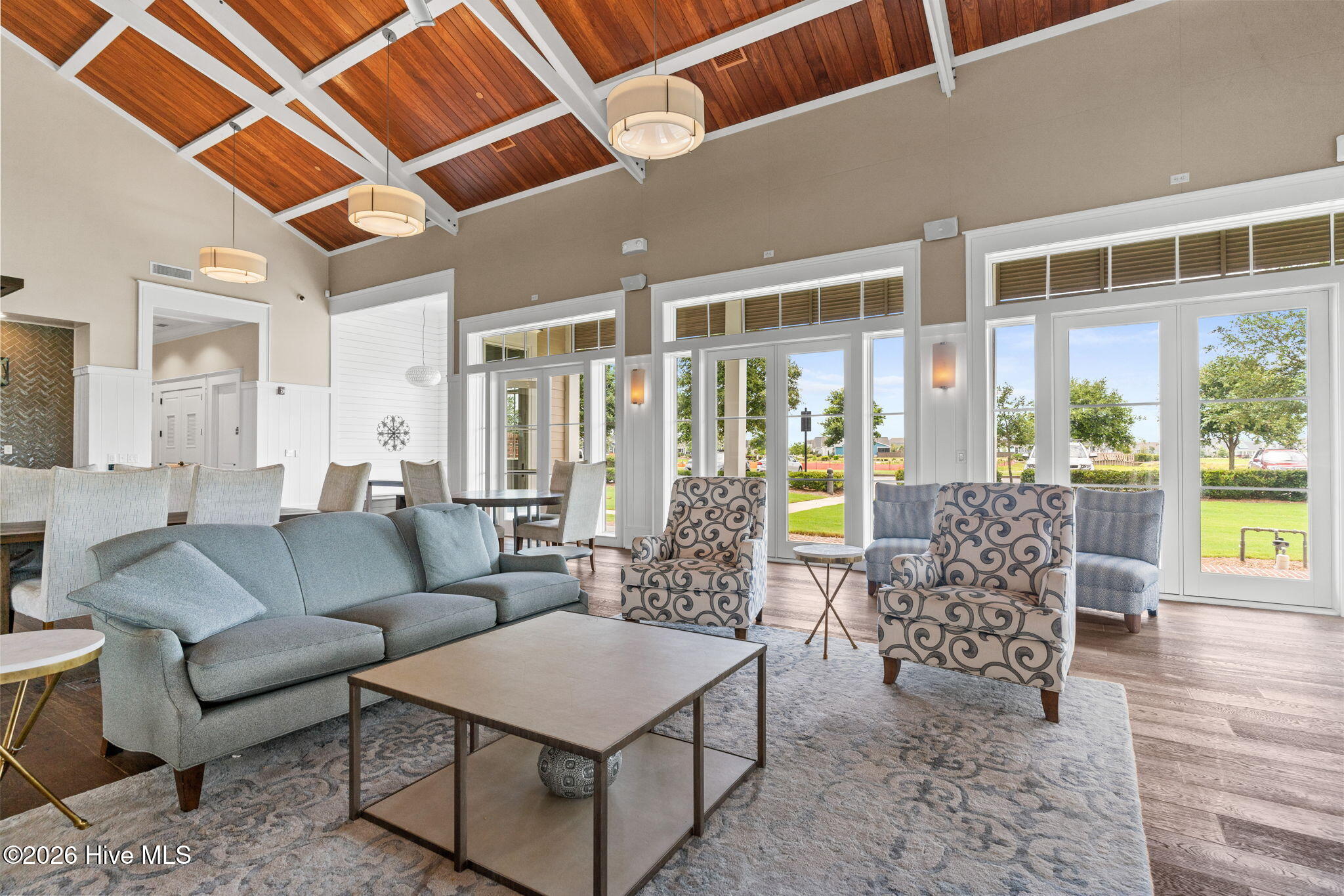 100569048 | Photo 52