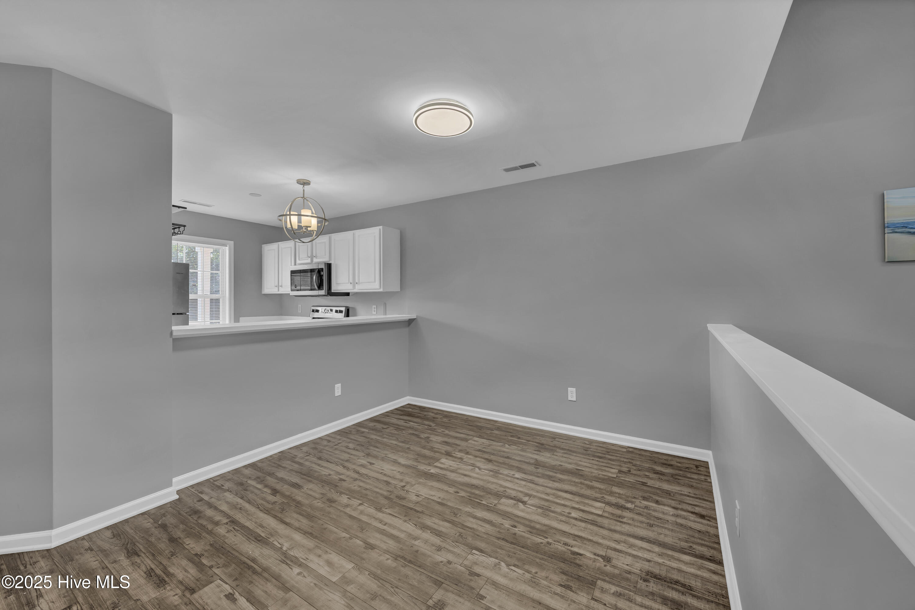 100544412 | Photo 18