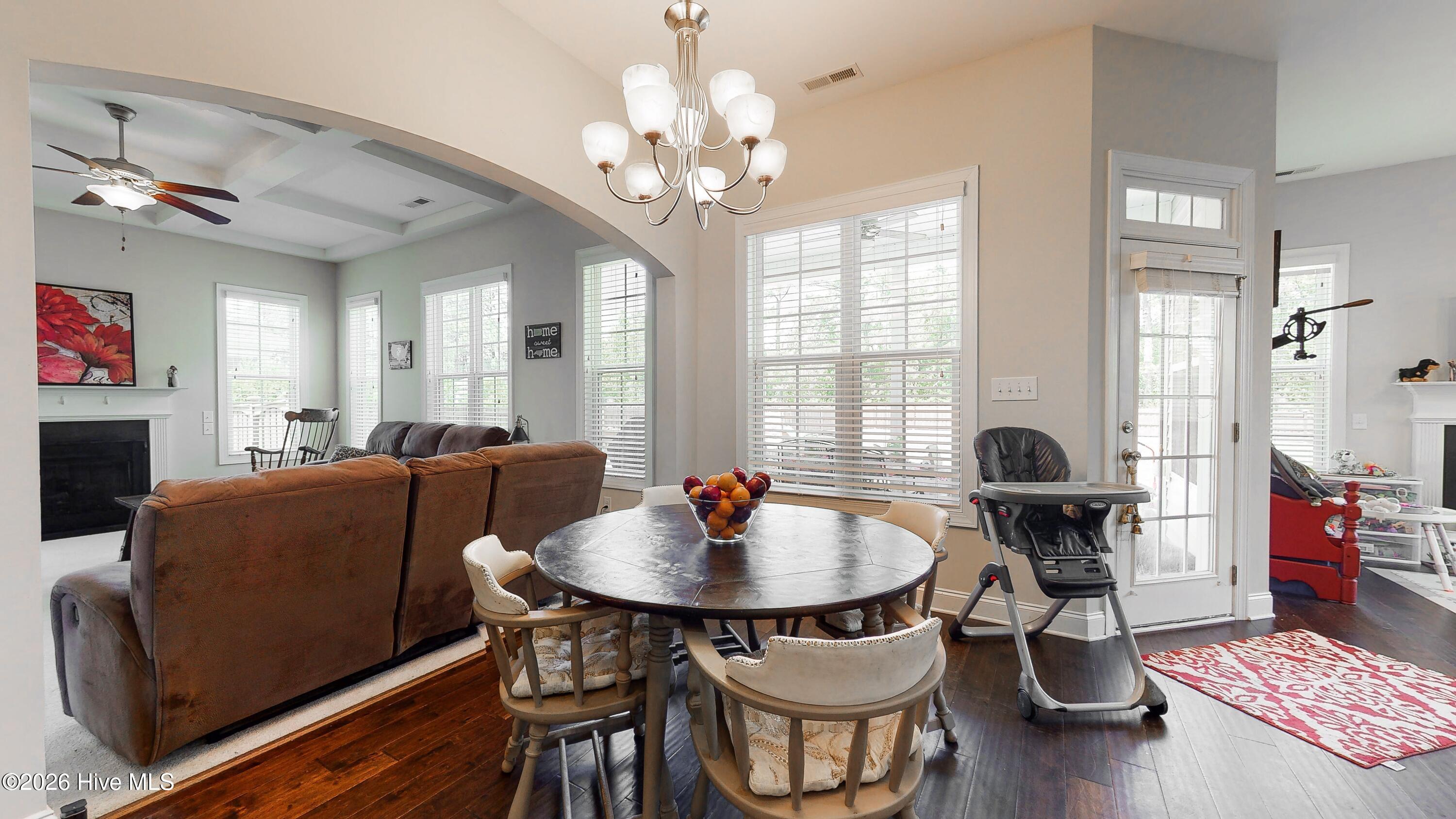 100570158 | Photo 13