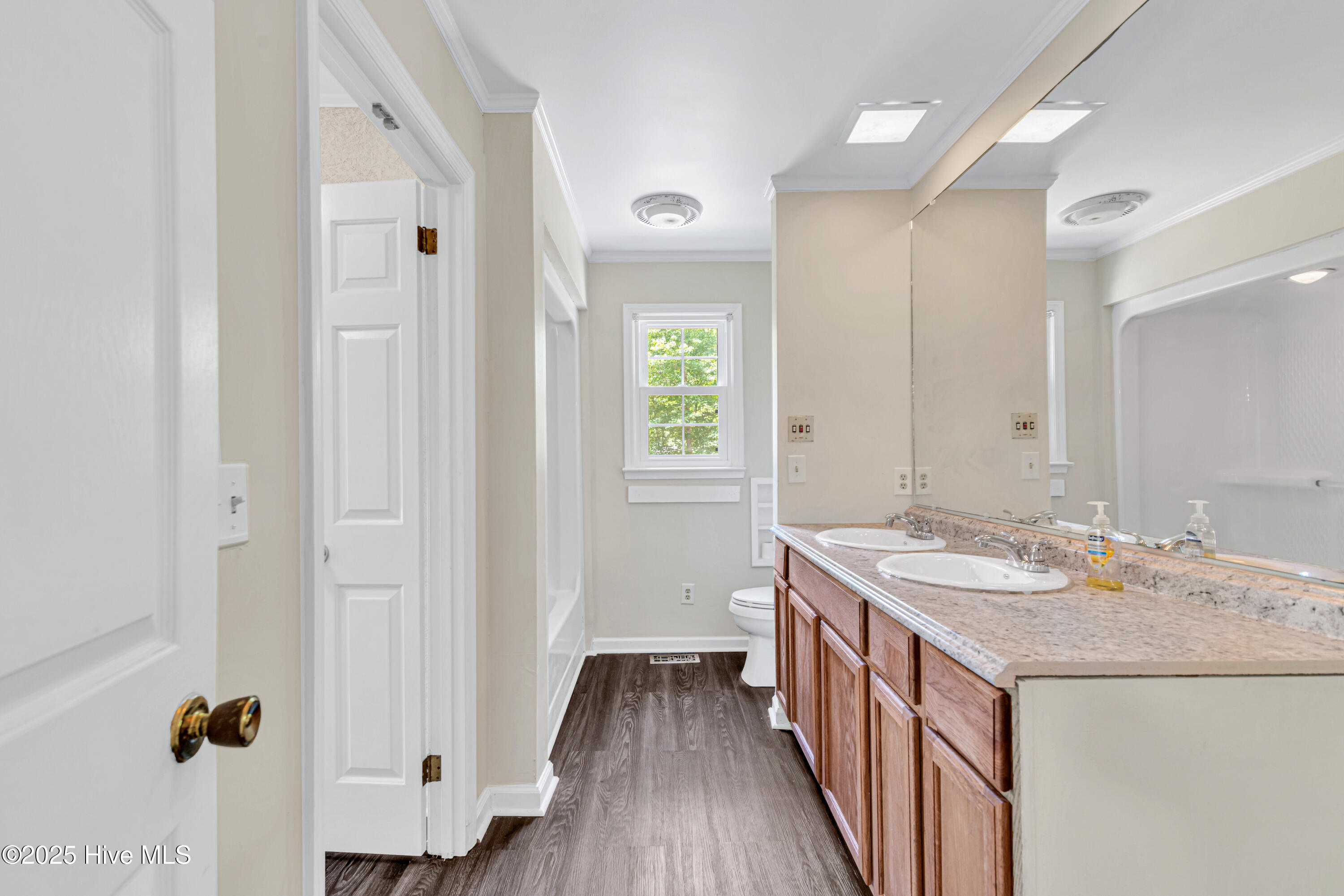 100536398 | Photo 28