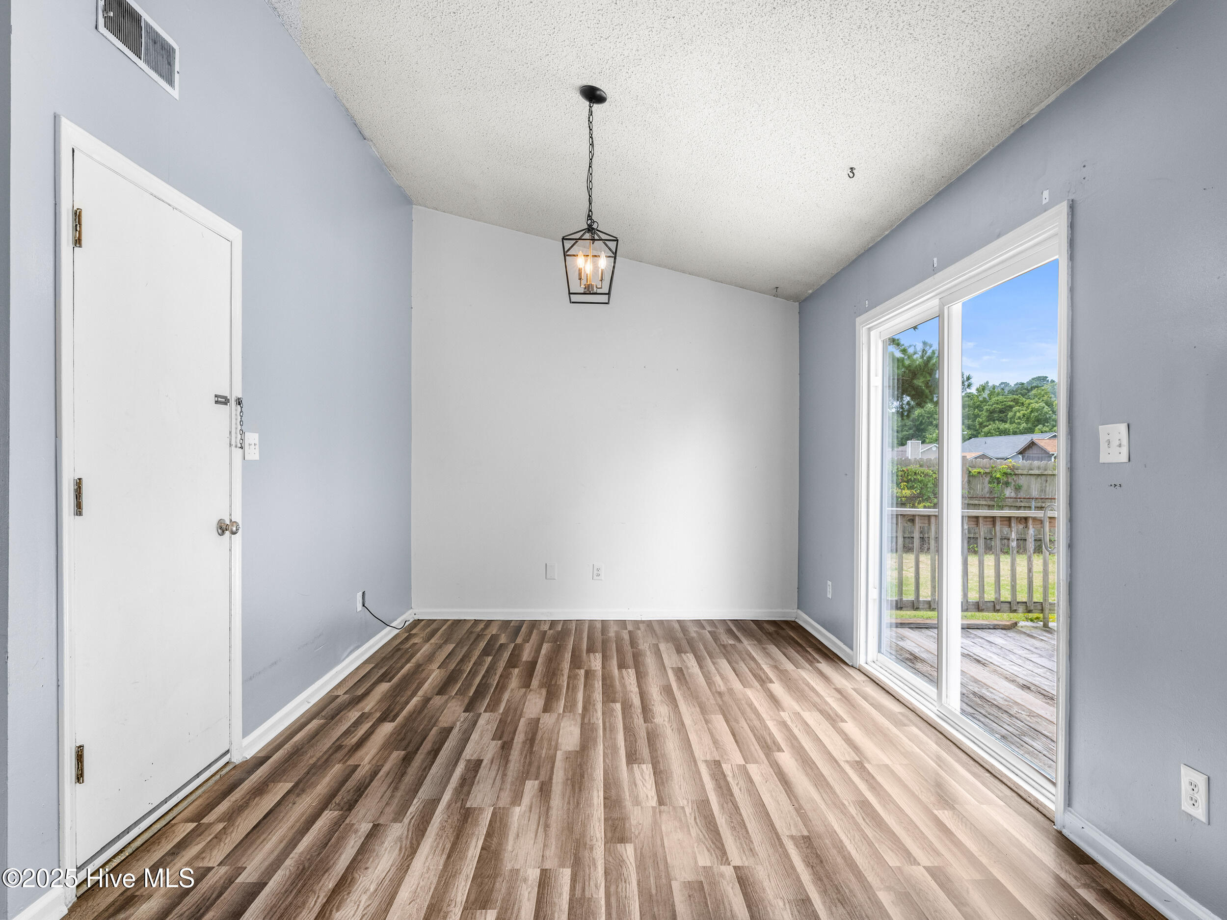 100521446 | Photo 13