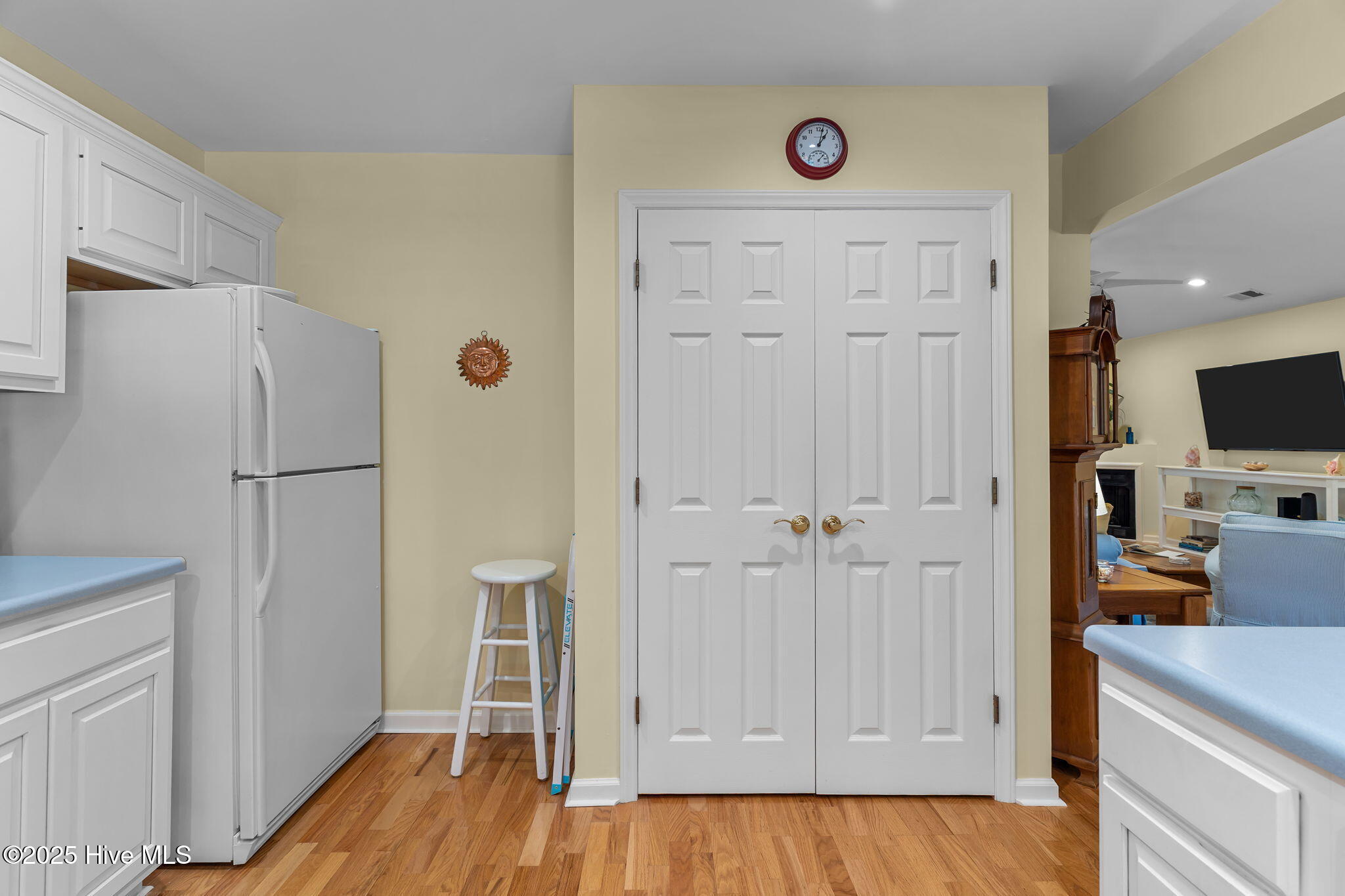 100521042 | Photo 16