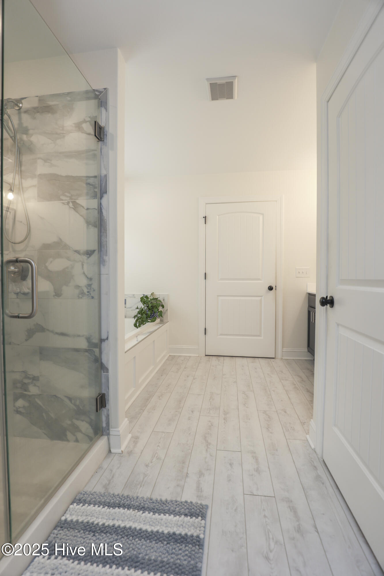 100513900 | Photo 36