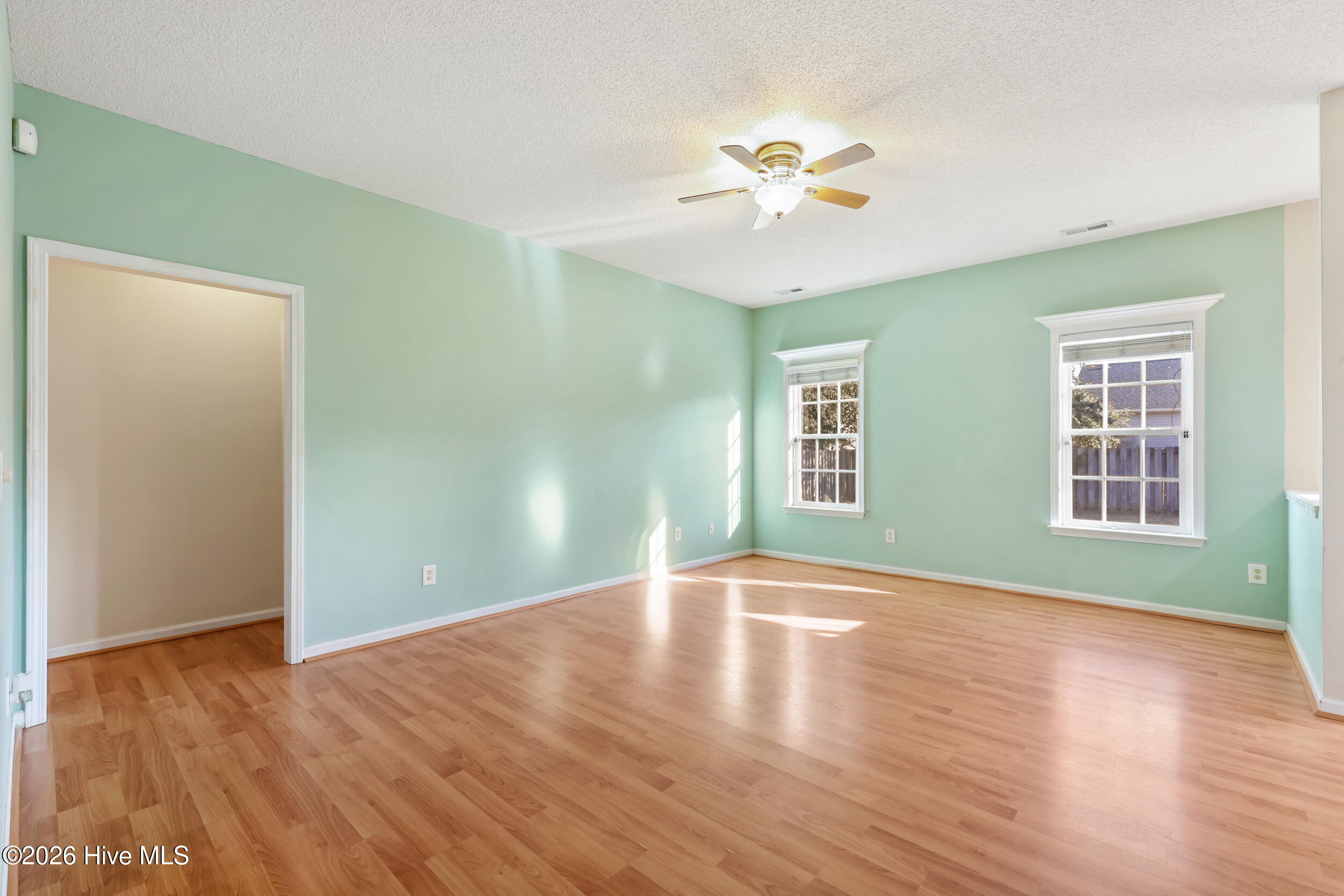 100547129 | Photo 13