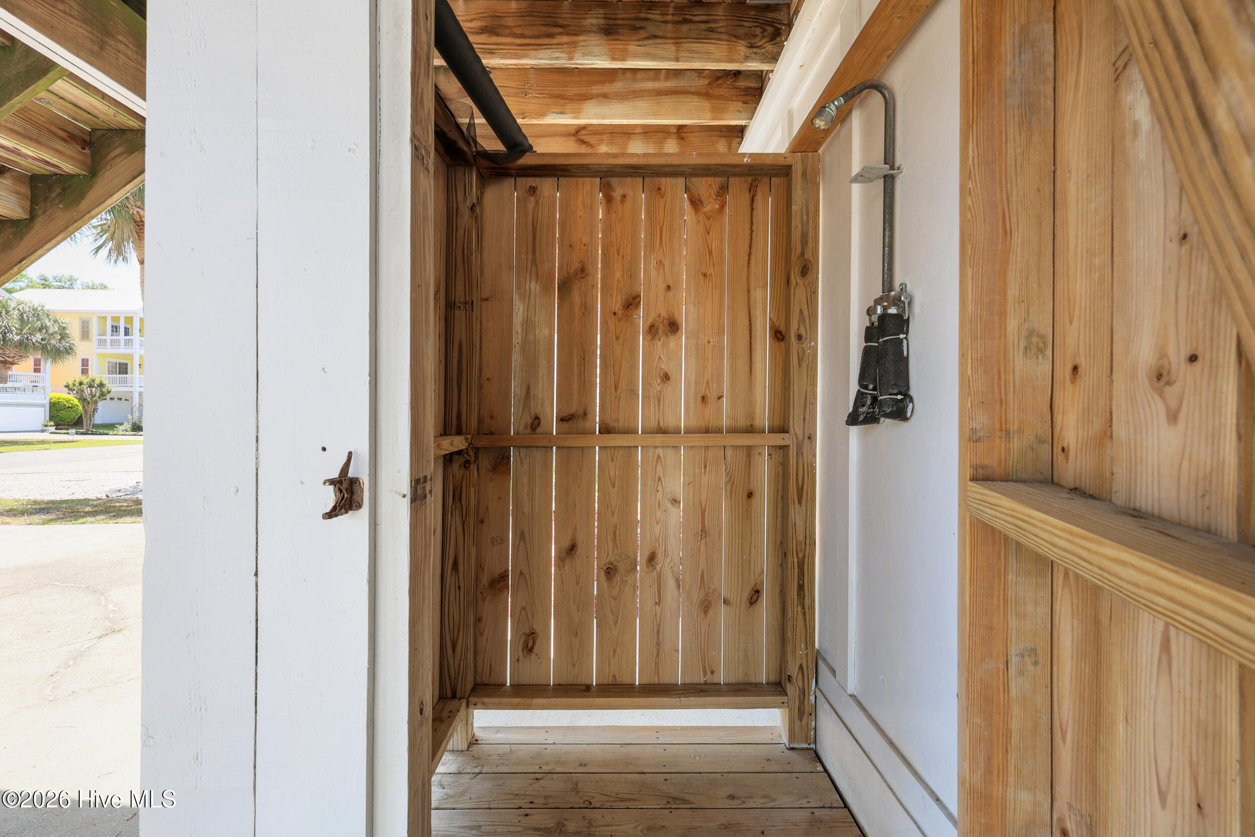 100568478 | Photo 37