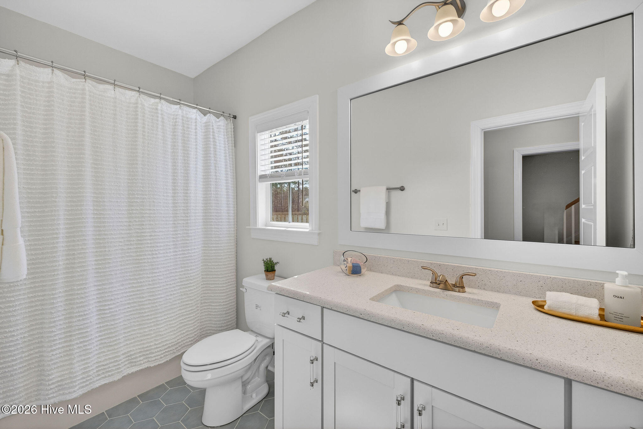 100558378 | Photo 33