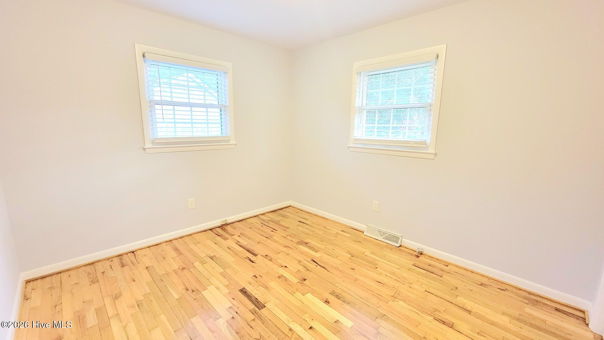 100548786 | Photo 20