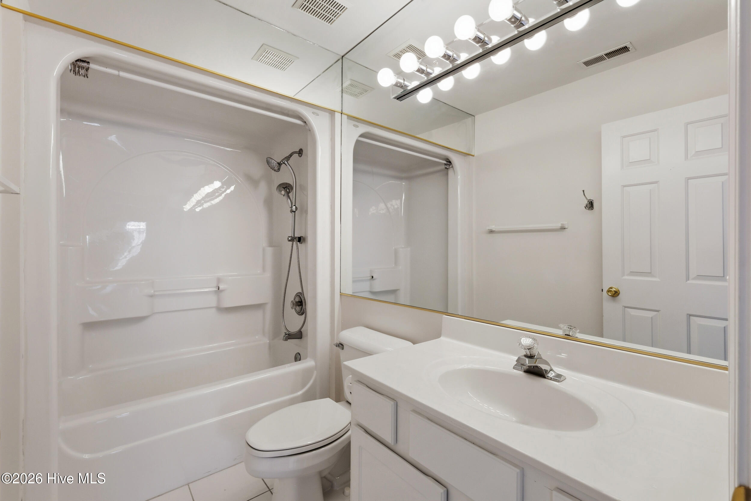 100511628 | Photo 32