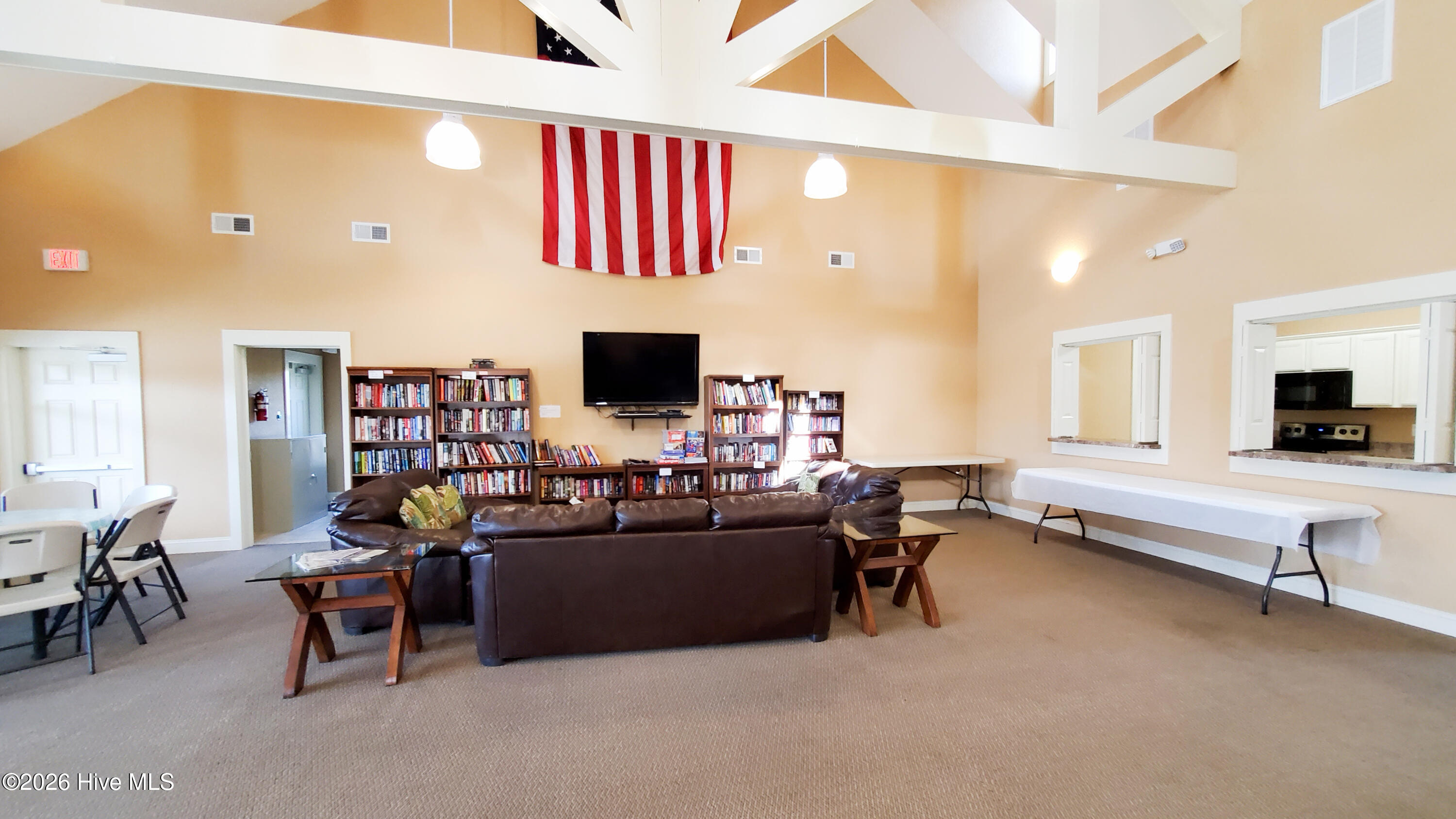 100569889 | Photo 57